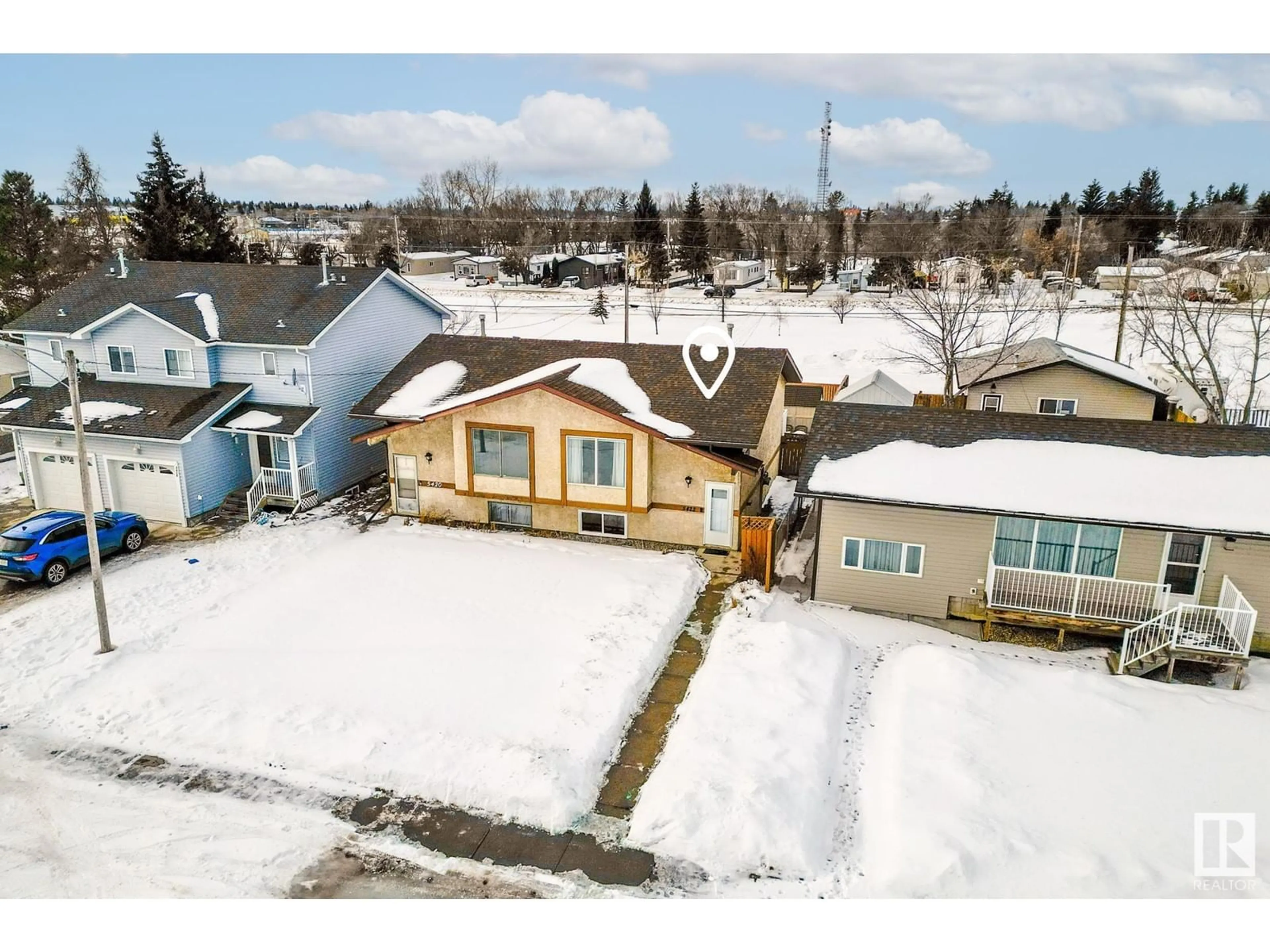 A pic from outside/outdoor area/front of a property/back of a property/a pic from drone, street for 5422 46 ST, Vegreville Alberta T9C1C4