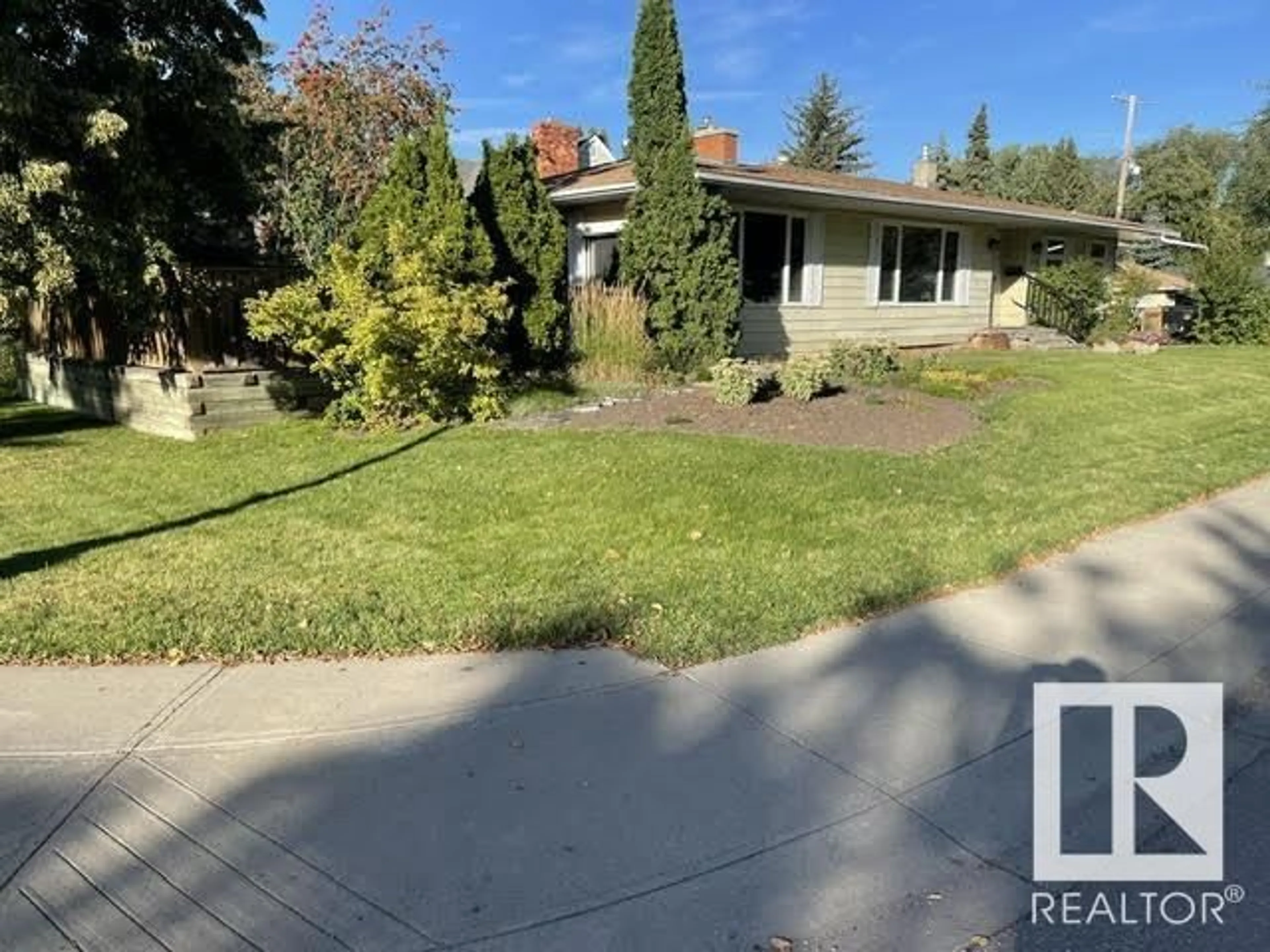 A pic from outside/outdoor area/front of a property/back of a property/a pic from drone, street for 13408 106 AV NW, Edmonton Alberta T5N1A5