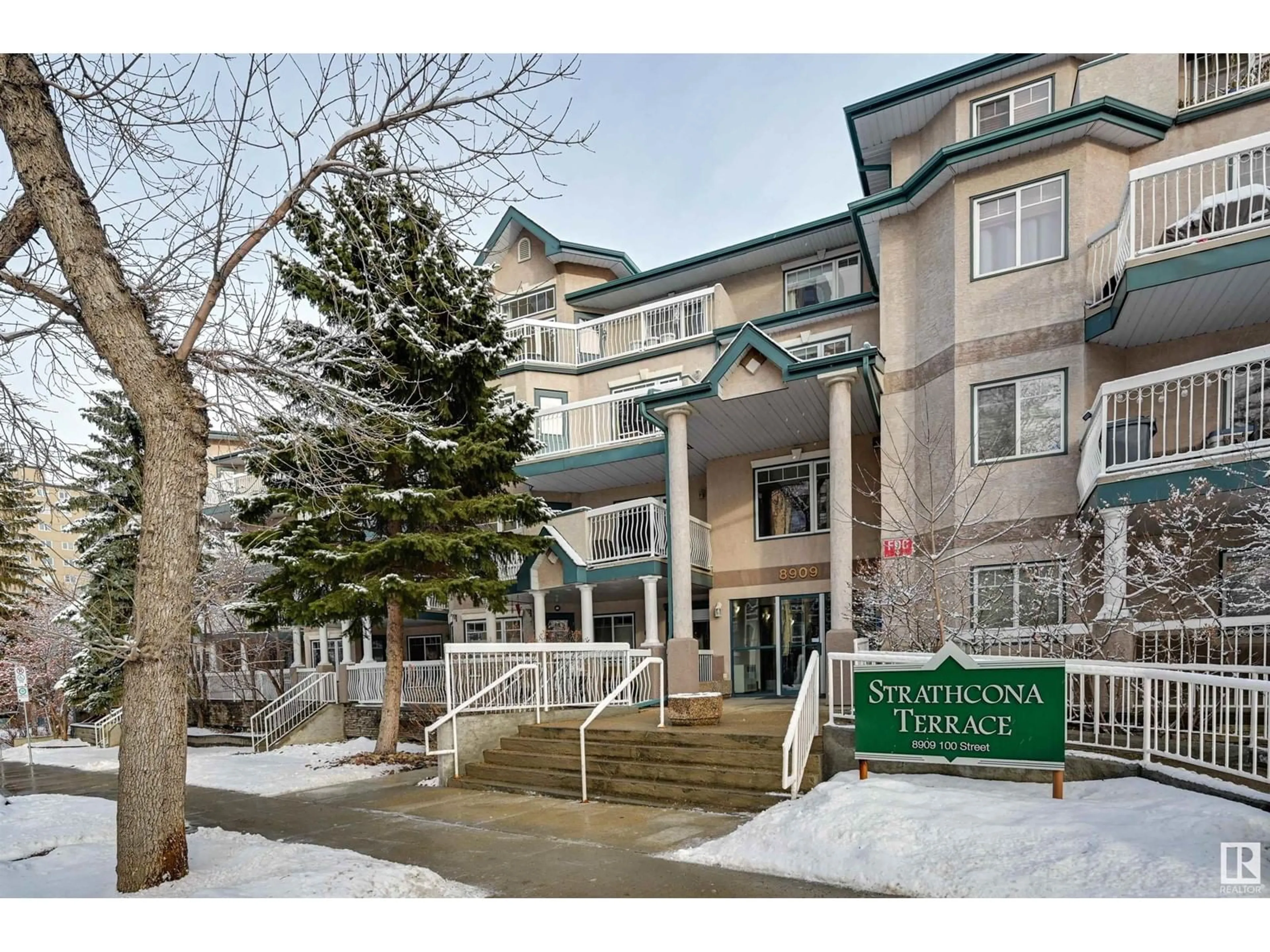 Indoor foyer for #305 8909 100 ST NW, Edmonton Alberta T6E6T4