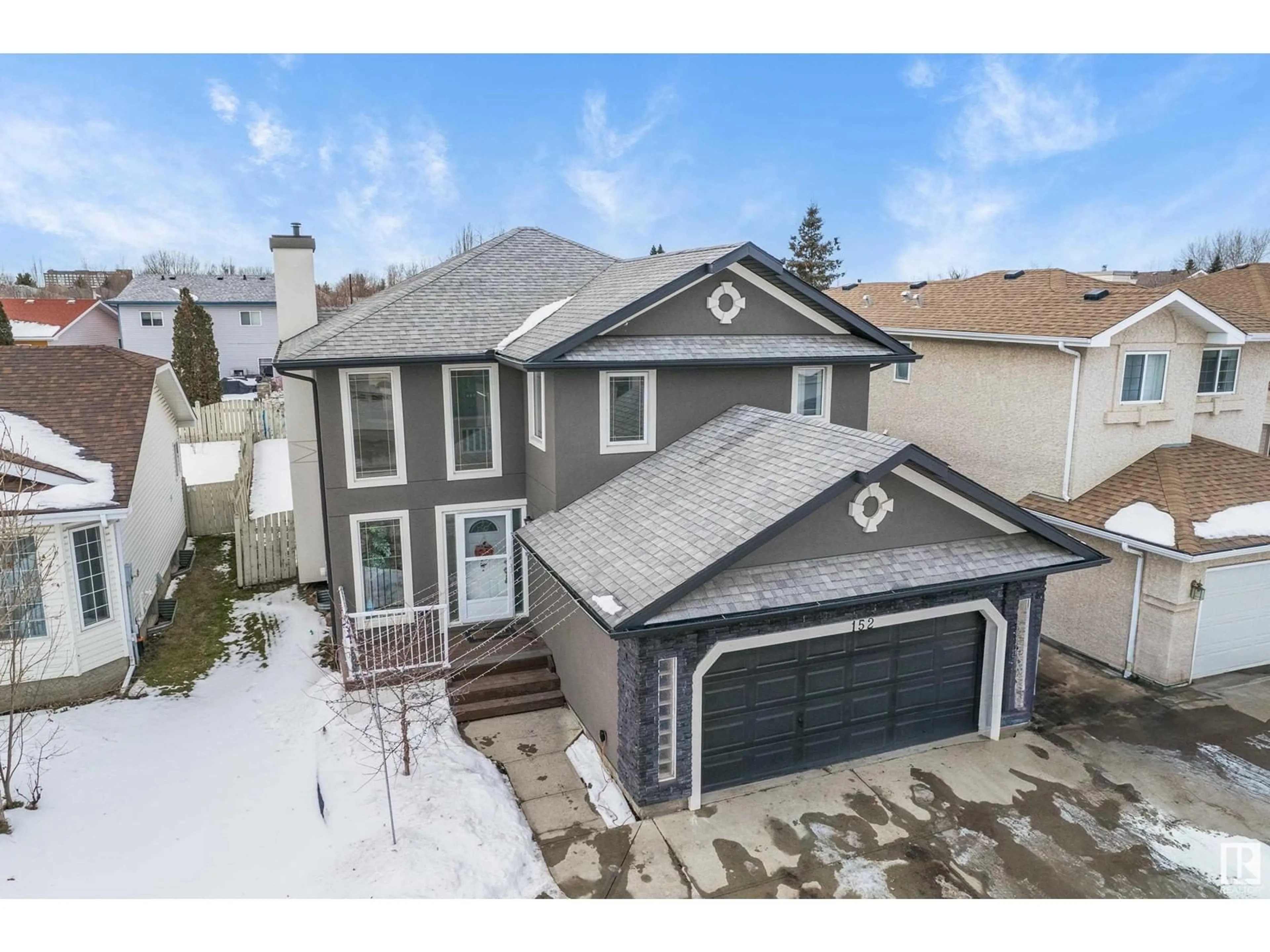 A pic from outside/outdoor area/front of a property/back of a property/a pic from drone, street for 152 BAINBRIDGE CR NW, Edmonton Alberta T5T6B5