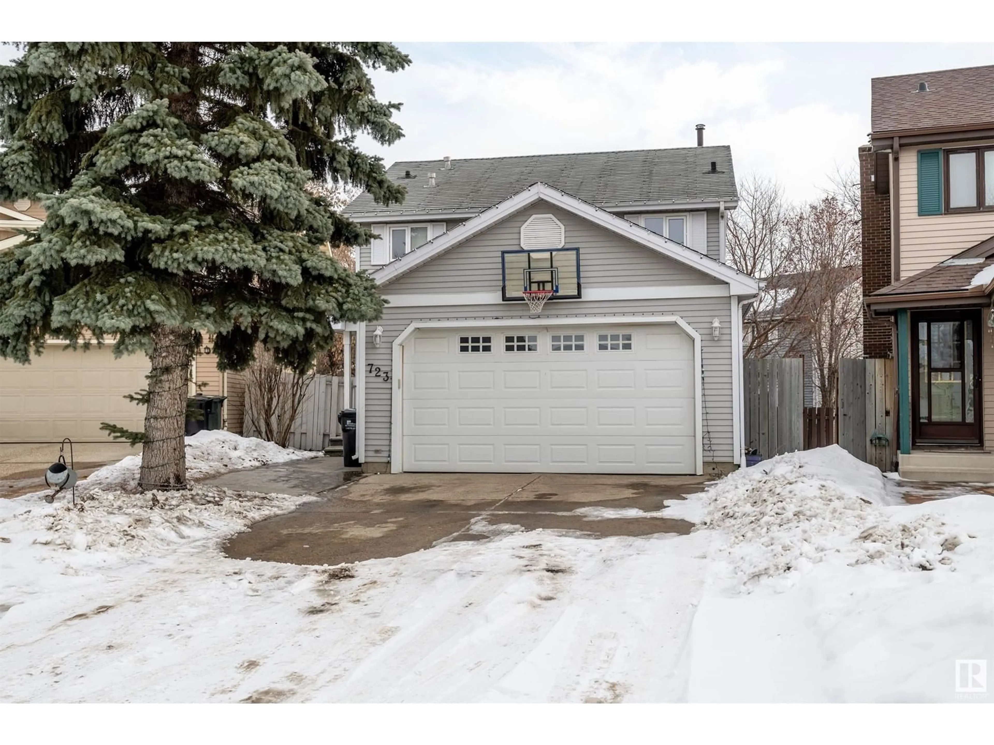 Indoor garage for 723 WELLINGTON LN, Sherwood Park Alberta T8A4H7