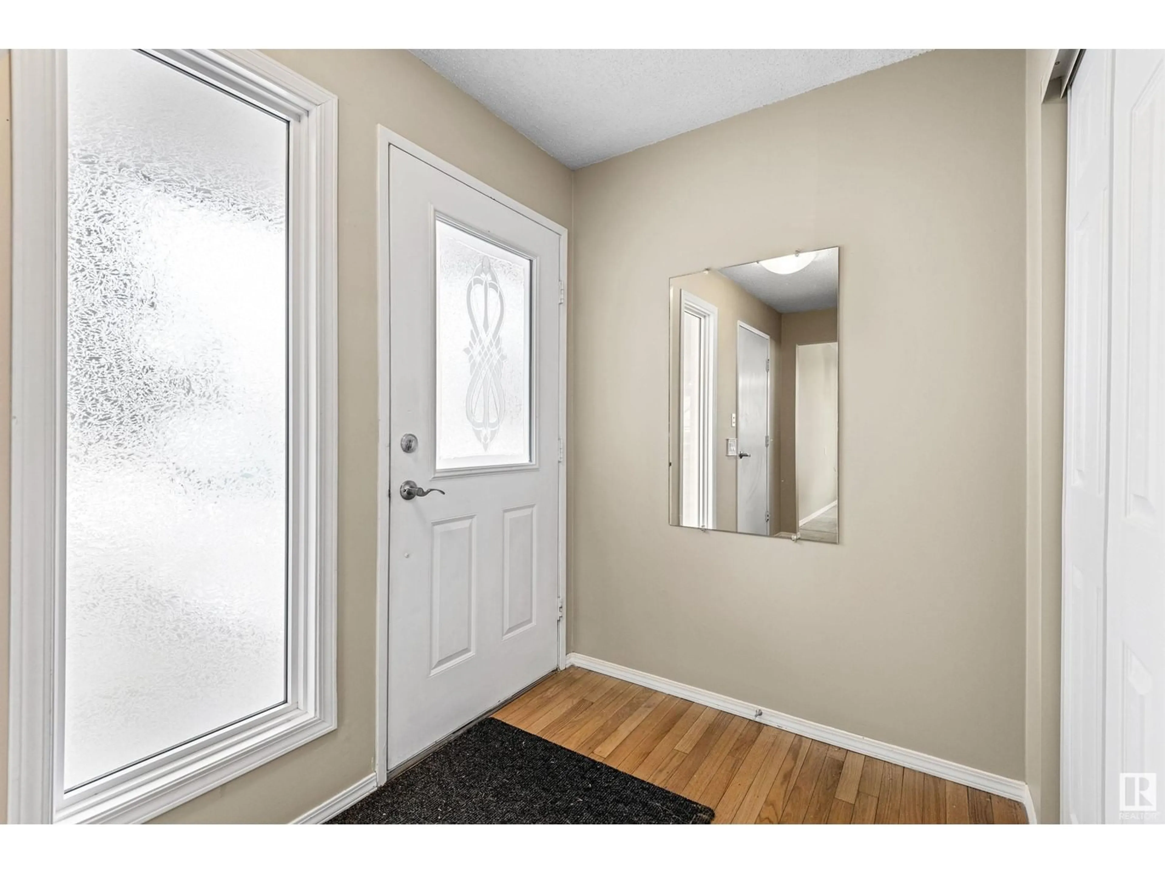 Indoor entryway for 723 WELLINGTON LN, Sherwood Park Alberta T8A4H7