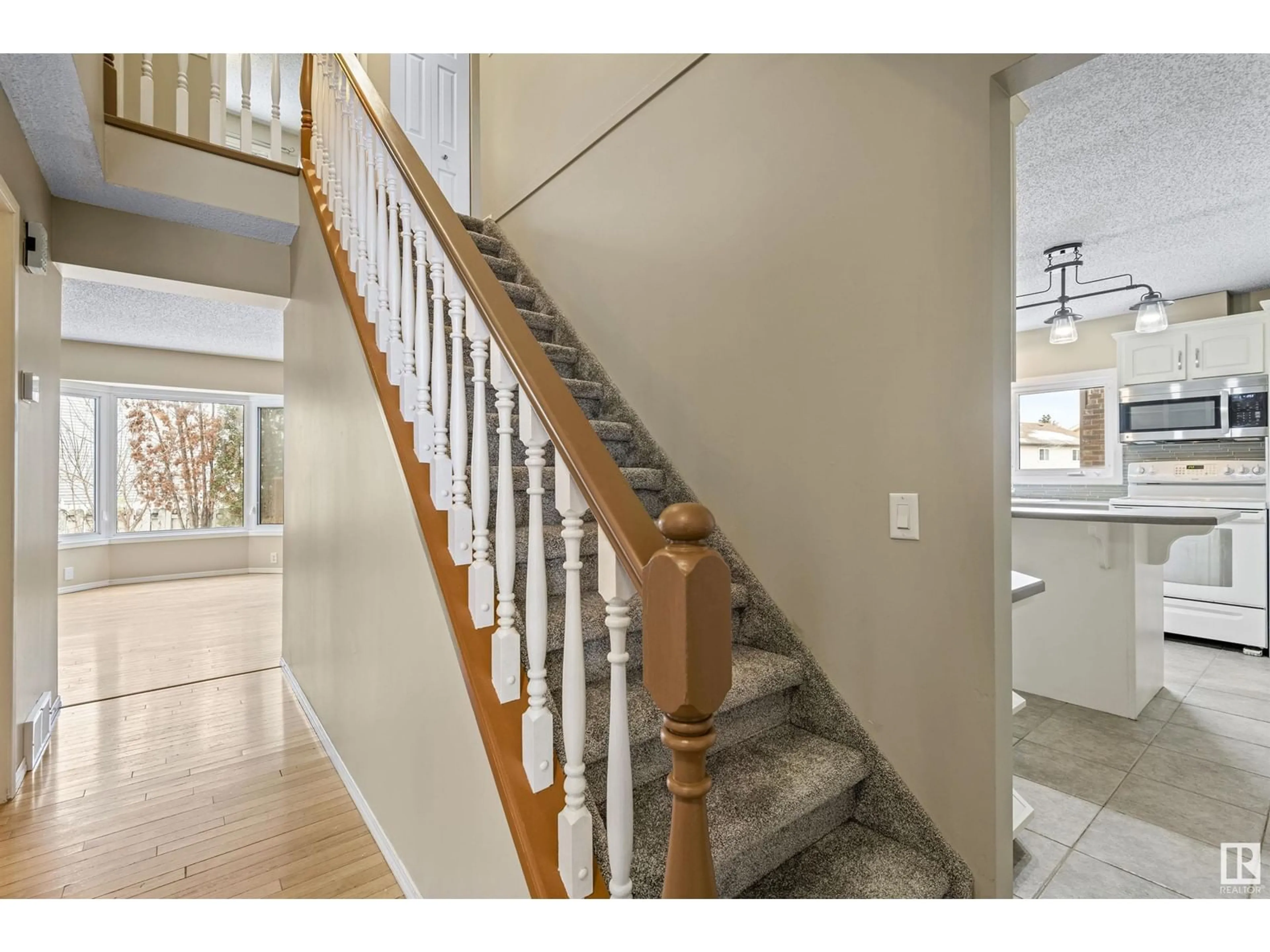 Stairs for 723 WELLINGTON LN, Sherwood Park Alberta T8A4H7