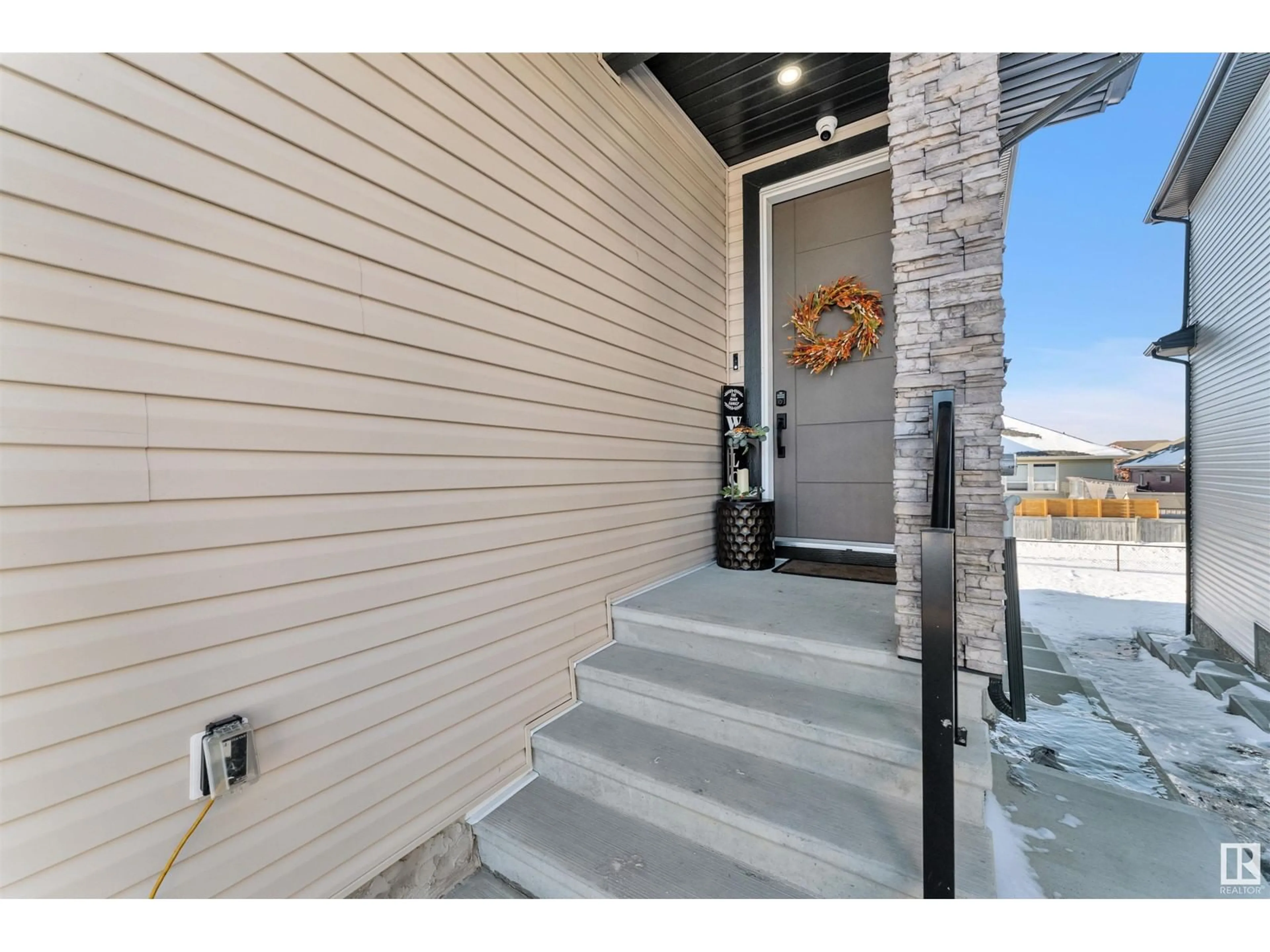 Indoor entryway for 3816 42 AV, Beaumont Alberta T4X2Z6