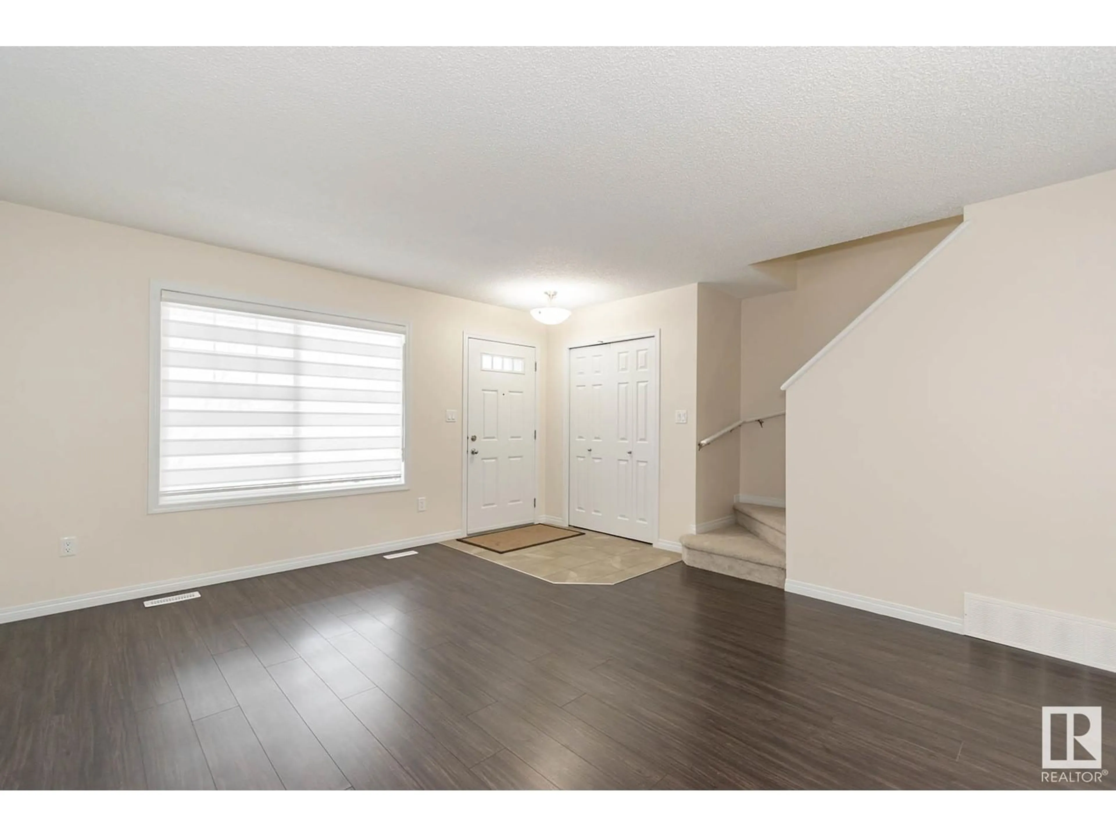 Indoor entryway for 483 ORCHARDS BV SW, Edmonton Alberta T6X2B7