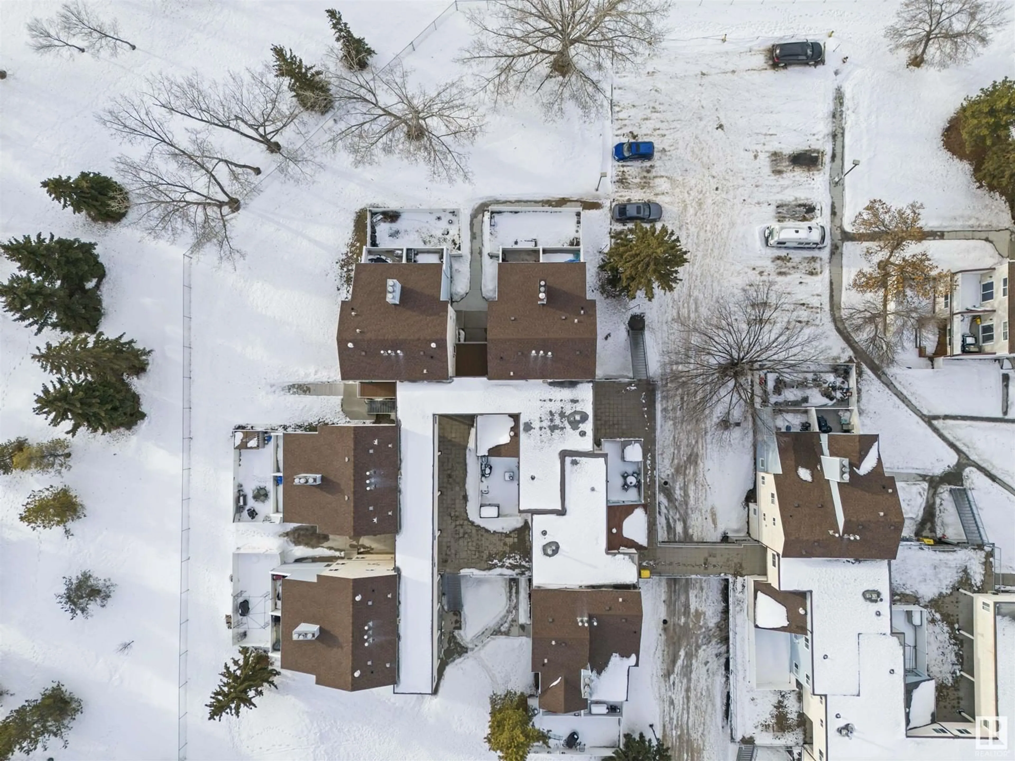 A pic from outside/outdoor area/front of a property/back of a property/a pic from drone, street for 199 LANCASTER TC NW, Edmonton Alberta T5X5T3