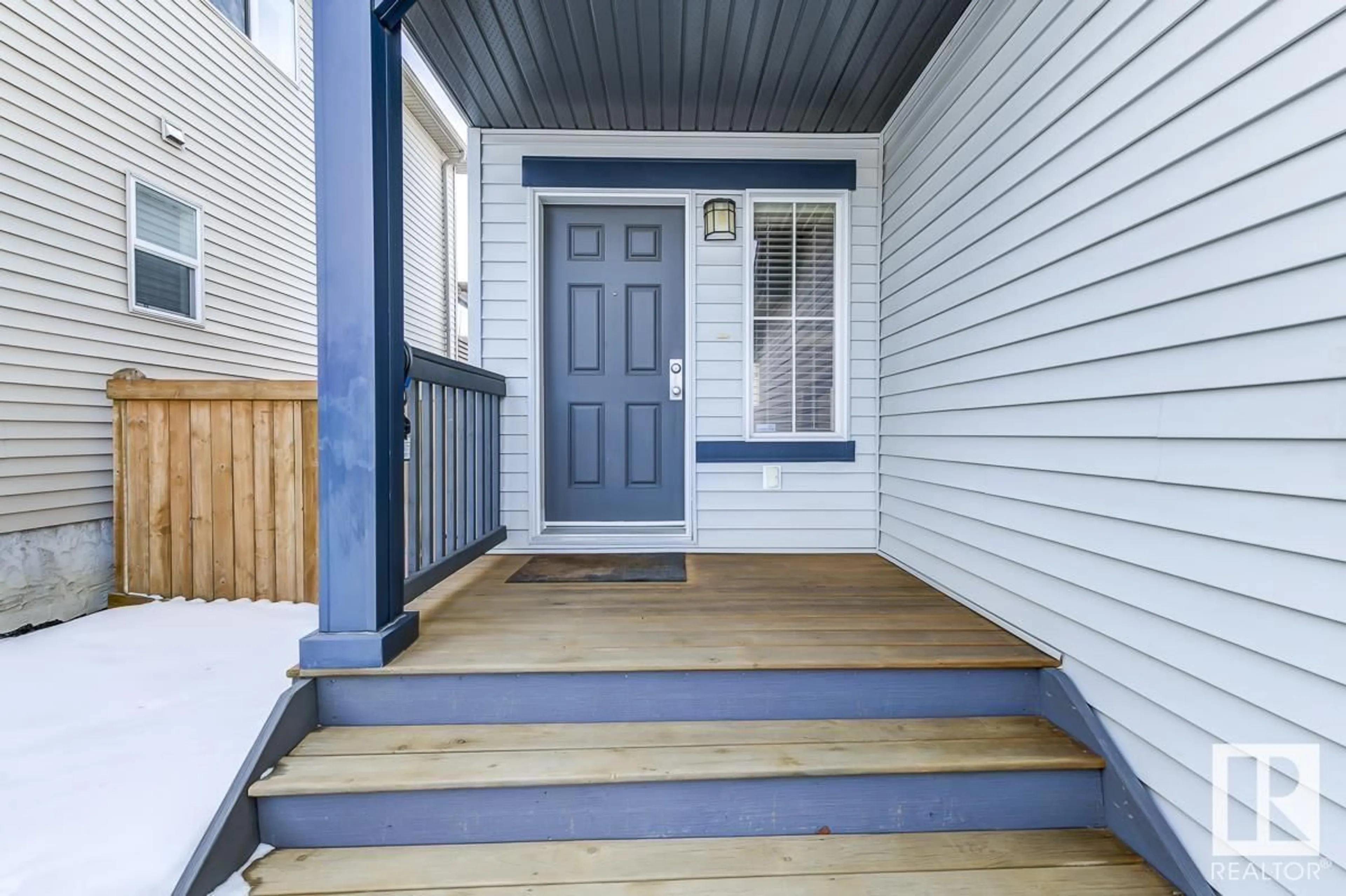 Indoor entryway for 1022 59A ST SW, Edmonton Alberta T6X0T2