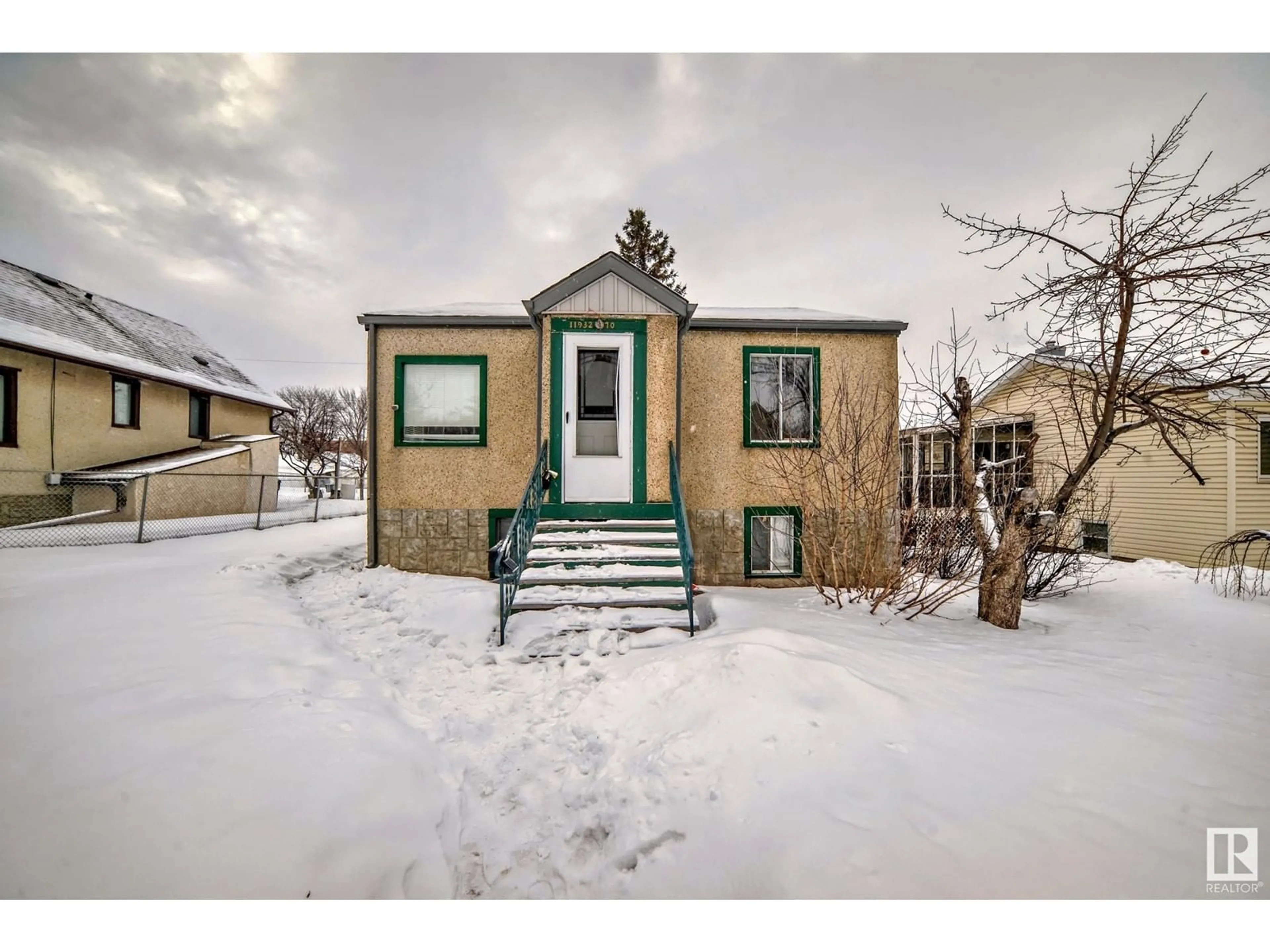 Shed for 11932 70 ST NW, Edmonton Alberta T5B1T9