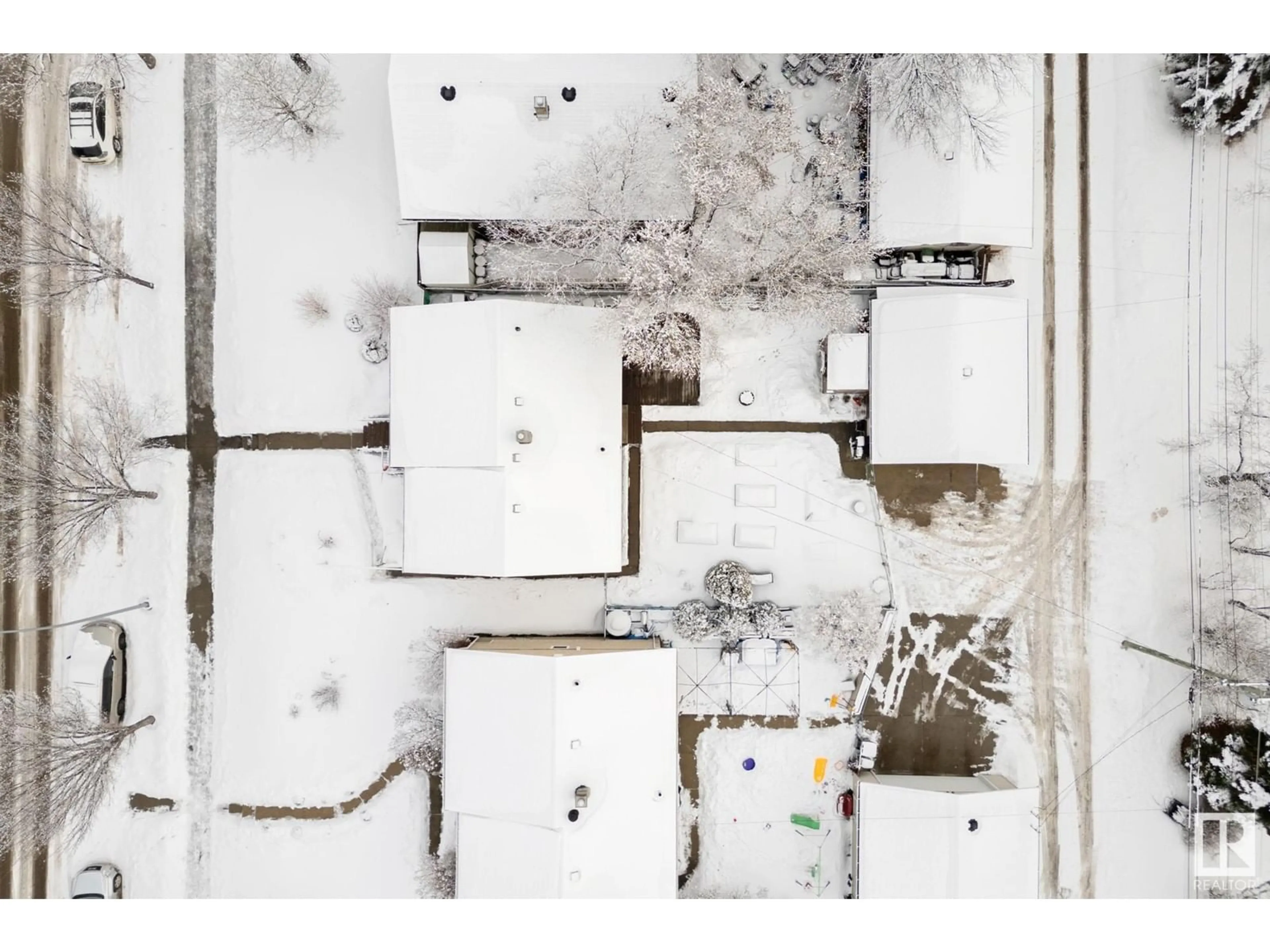 A pic from outside/outdoor area/front of a property/back of a property/a pic from drone, building for 14407 107A AV NW, Edmonton Alberta T5N1G3