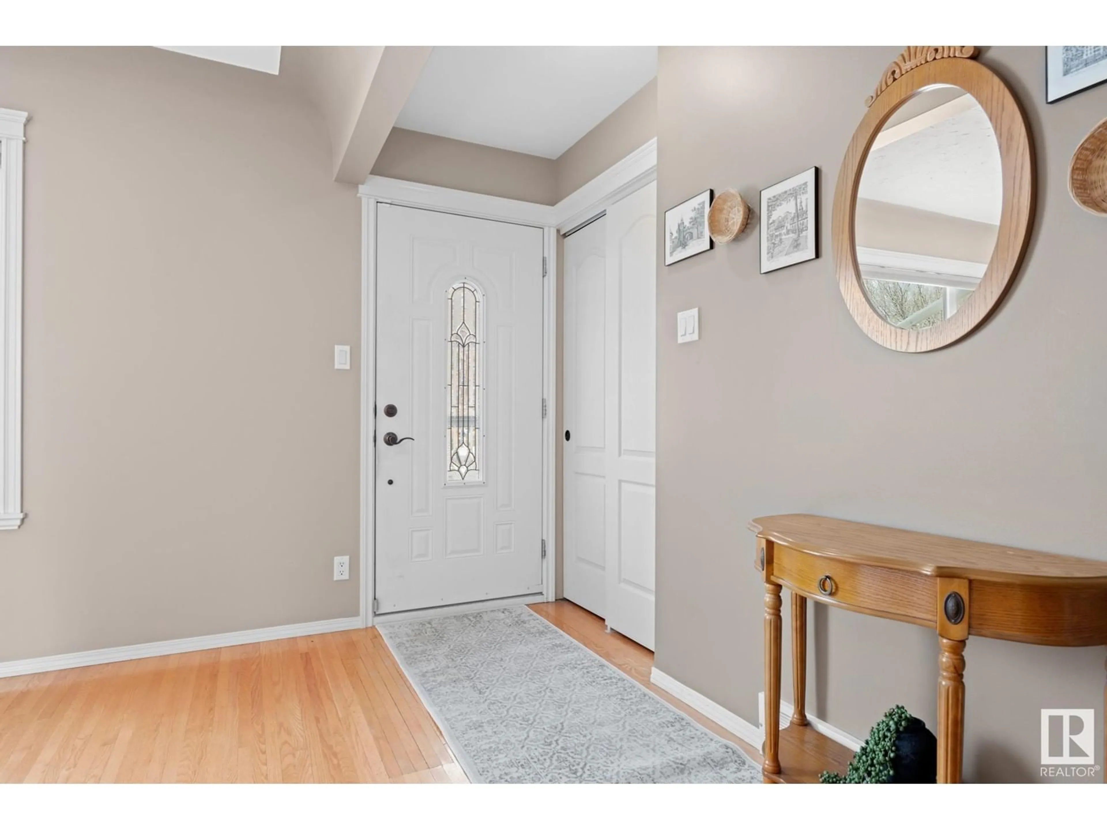 Indoor entryway for 14407 107A AV NW, Edmonton Alberta T5N1G3