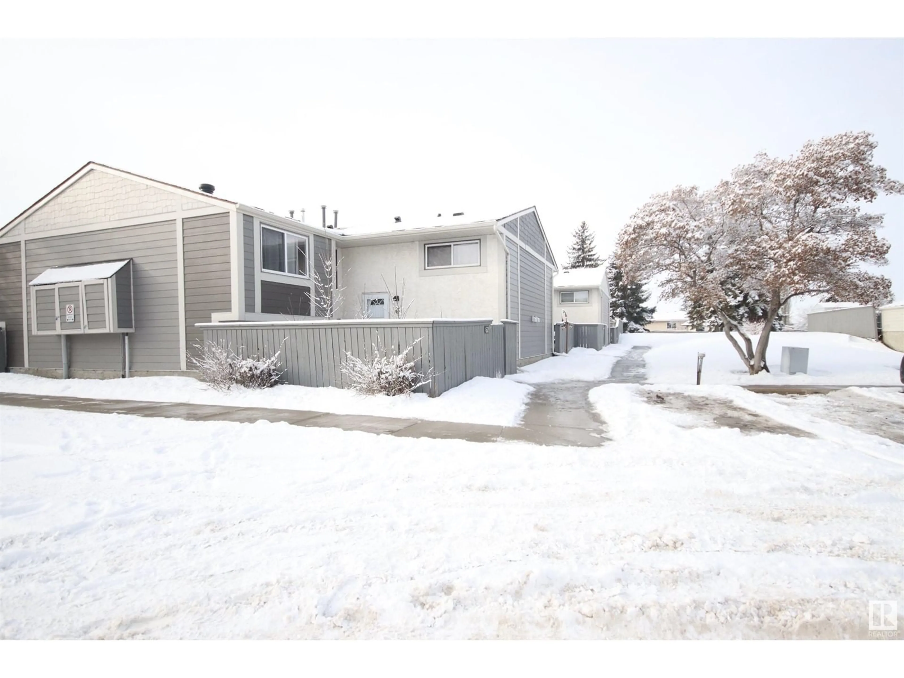 Blurry image for 632 WILLOW CO NW, Edmonton Alberta T5T2K7