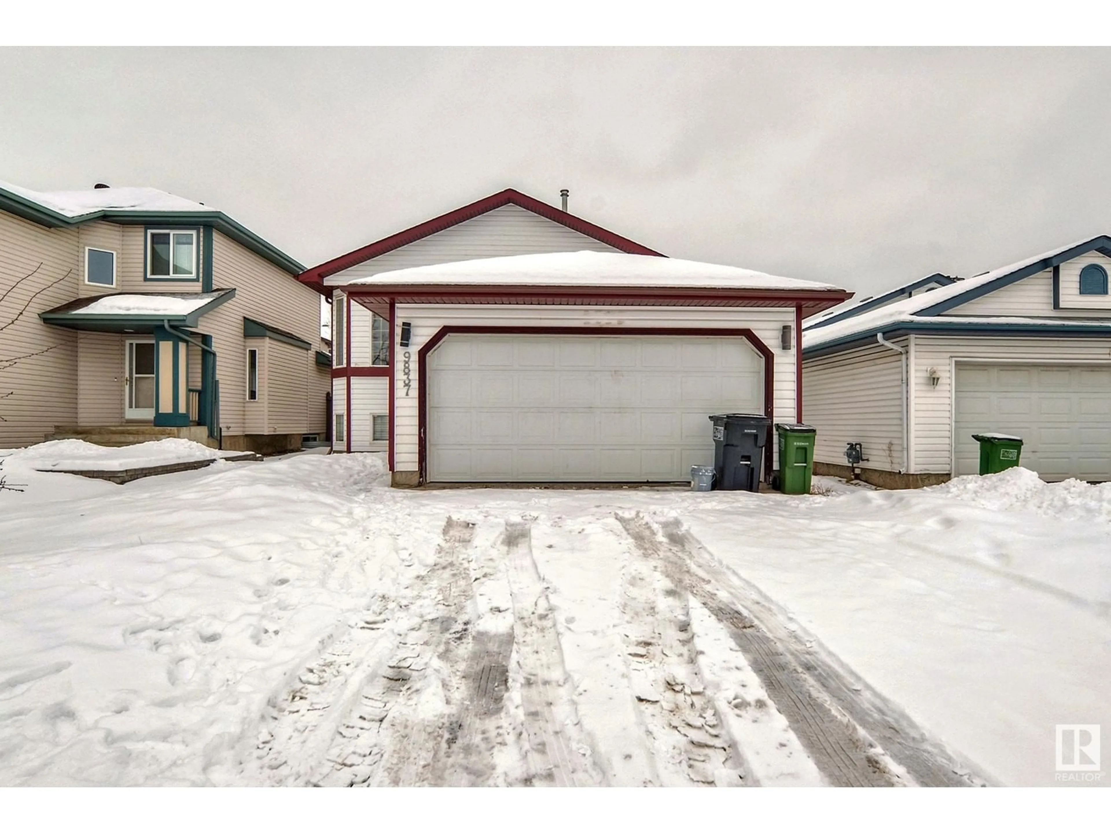 Indoor garage for 9837 179 AV NW, Edmonton Alberta T5X6A6