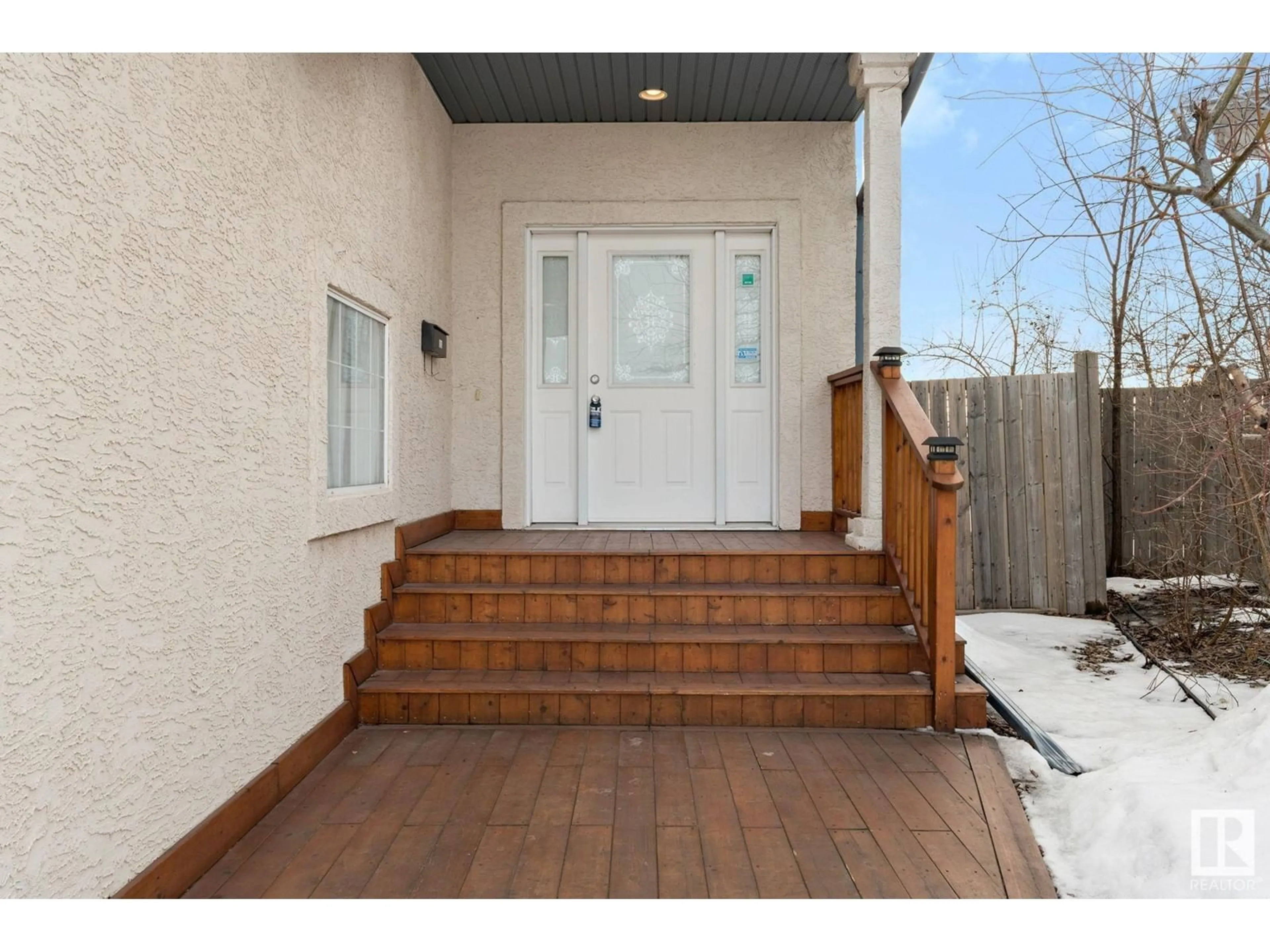 Indoor entryway for 4835 154 AV NW, Edmonton Alberta T5Y0C1