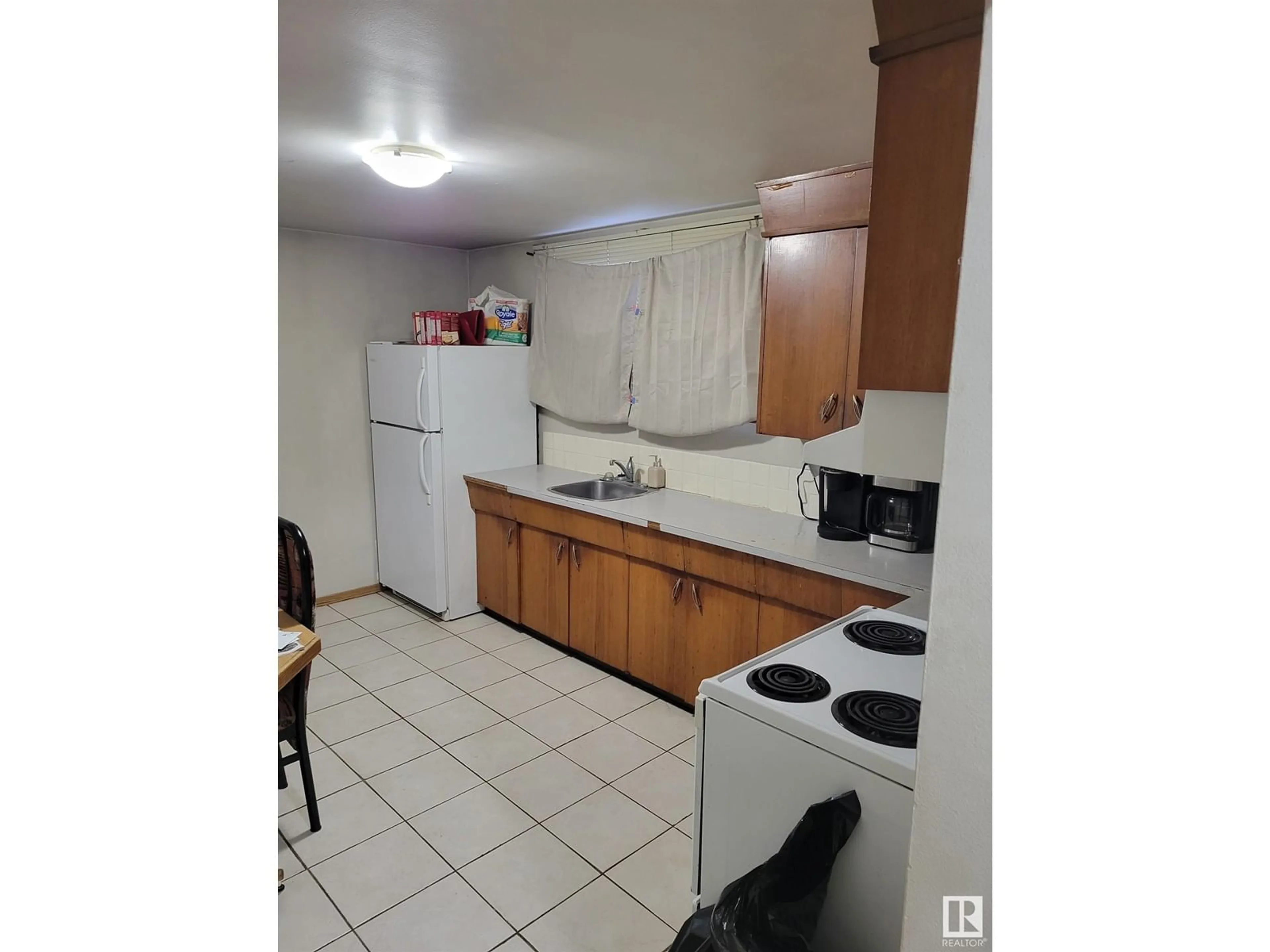 Standard kitchen, unknown for 12712 94 ST NW, Edmonton Alberta T5E3V5