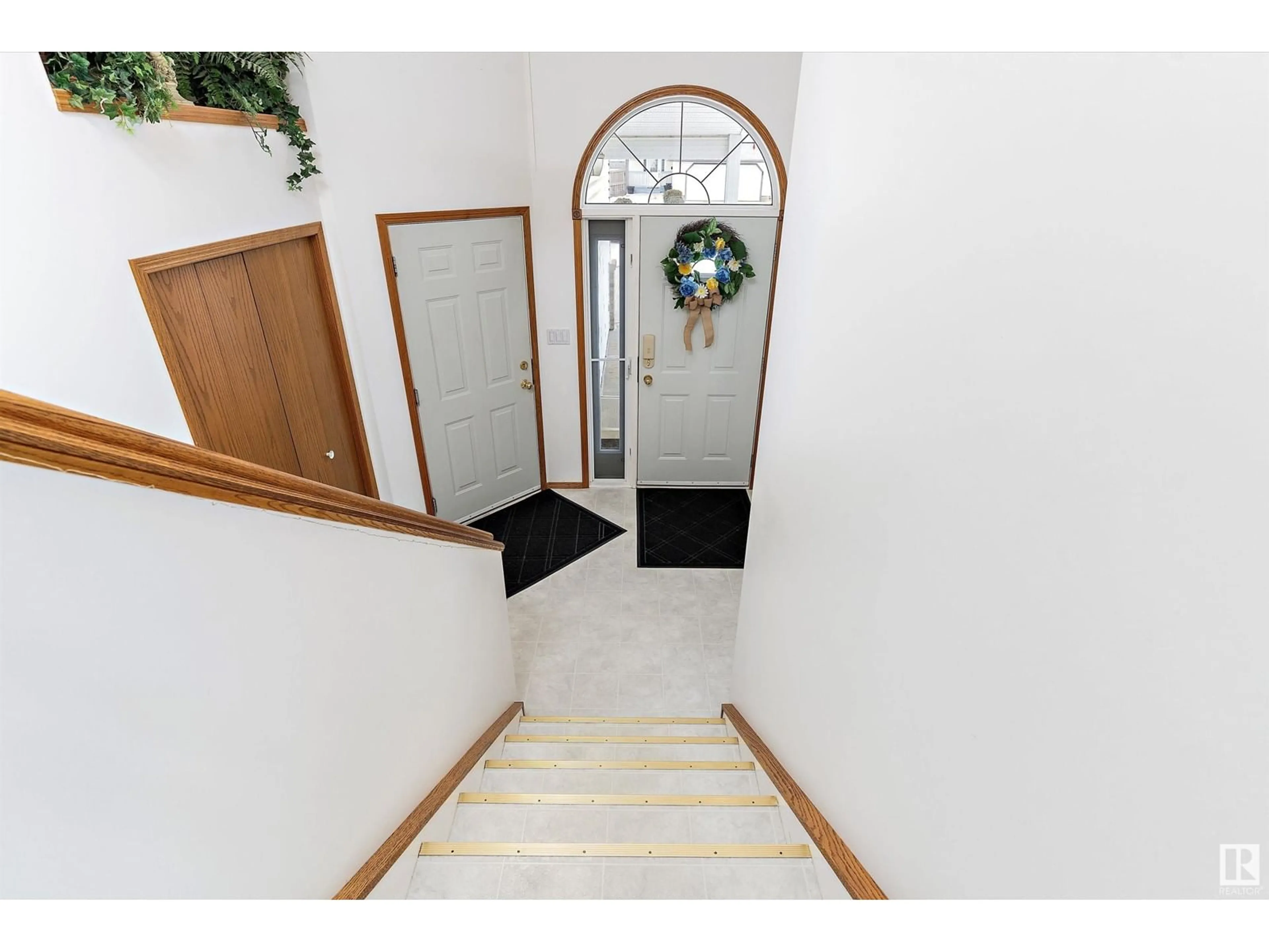 Indoor foyer for 5704 45 ST, Tofield Alberta T0B4J0