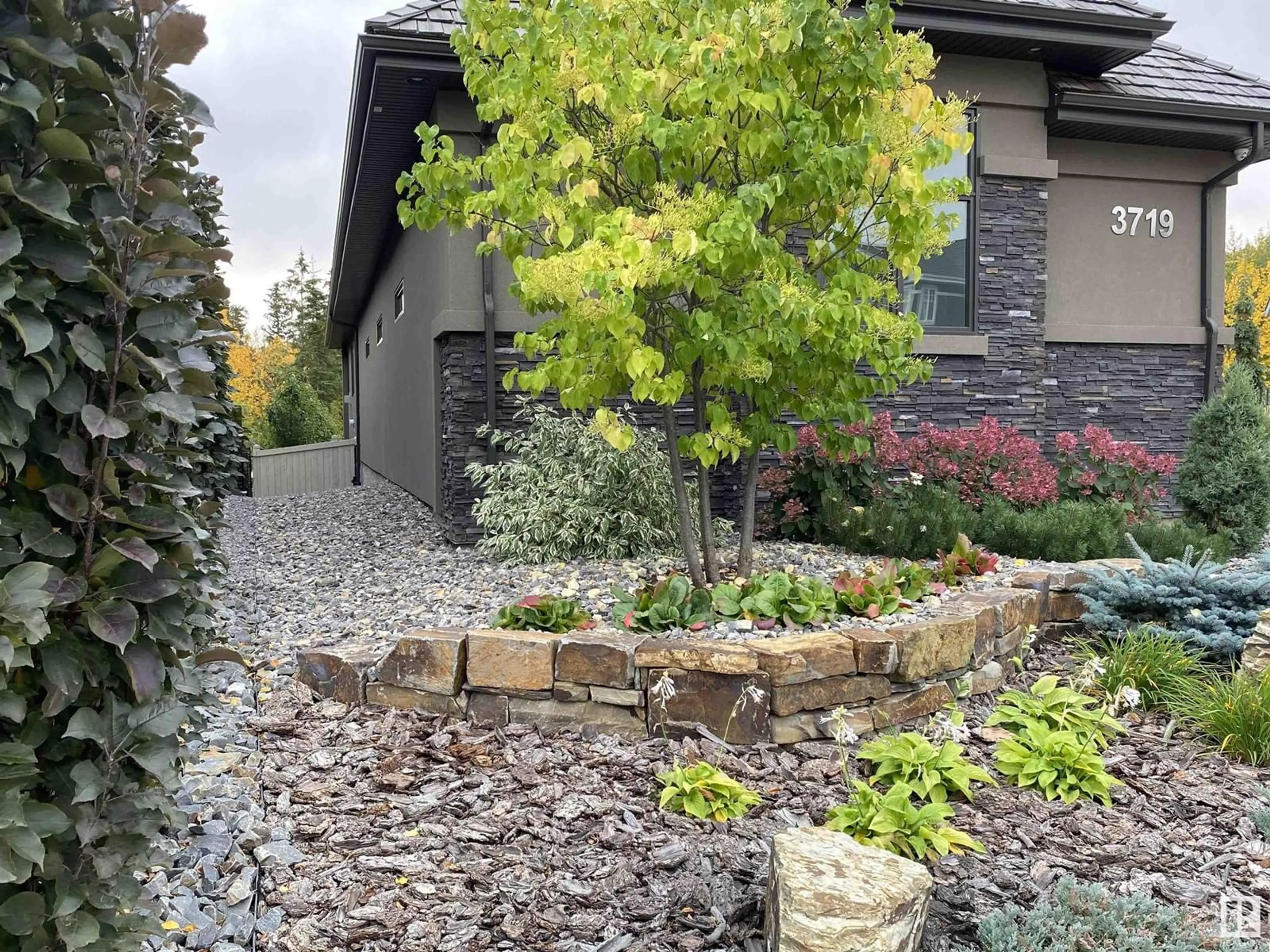 A pic from outside/outdoor area/front of a property/back of a property/a pic from drone, unknown for 3719 CAMERON HEIGHTS PL, Edmonton Alberta T6M0R1