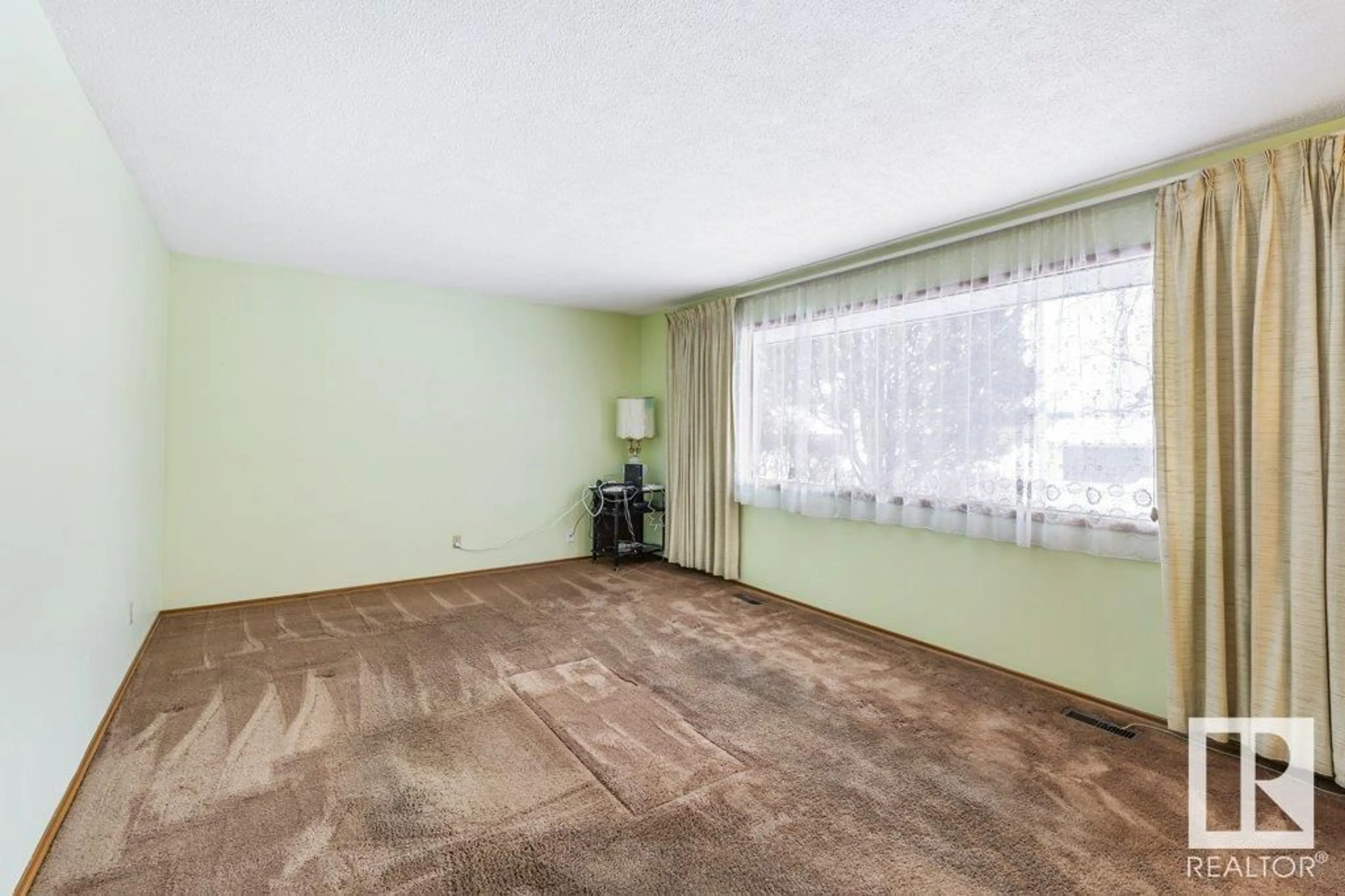 A pic of a room for 14107 74 ST NW NW, Edmonton Alberta T5C0Y1