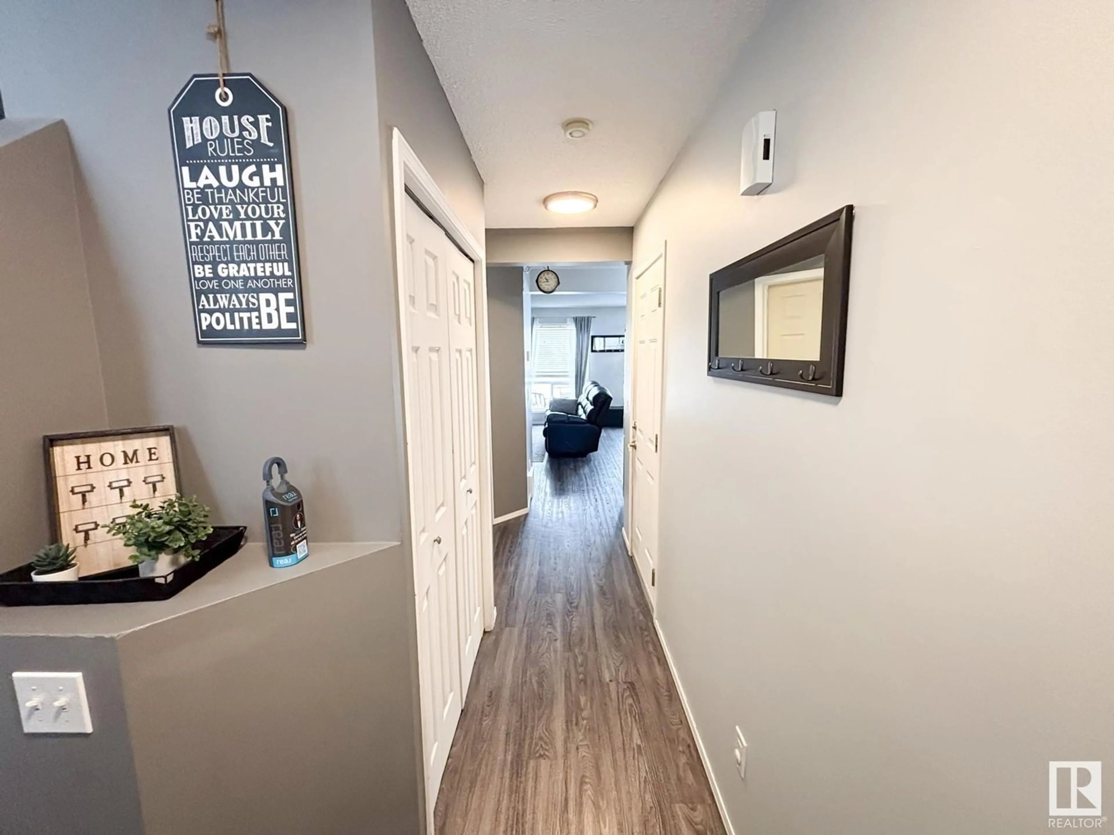 Indoor entryway for 13094 162A AV NW, Edmonton Alberta T6V1W1