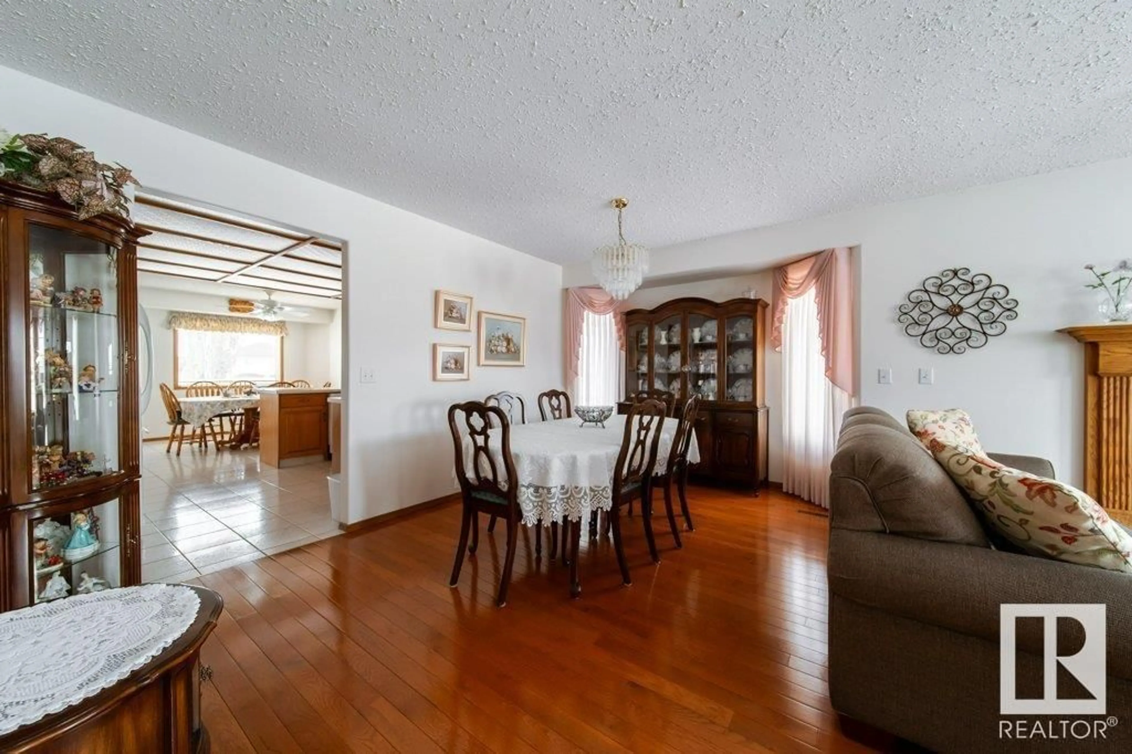 Dining room, wood/laminate floor for 6216 162B AV NW, Edmonton Alberta T5Y2S1