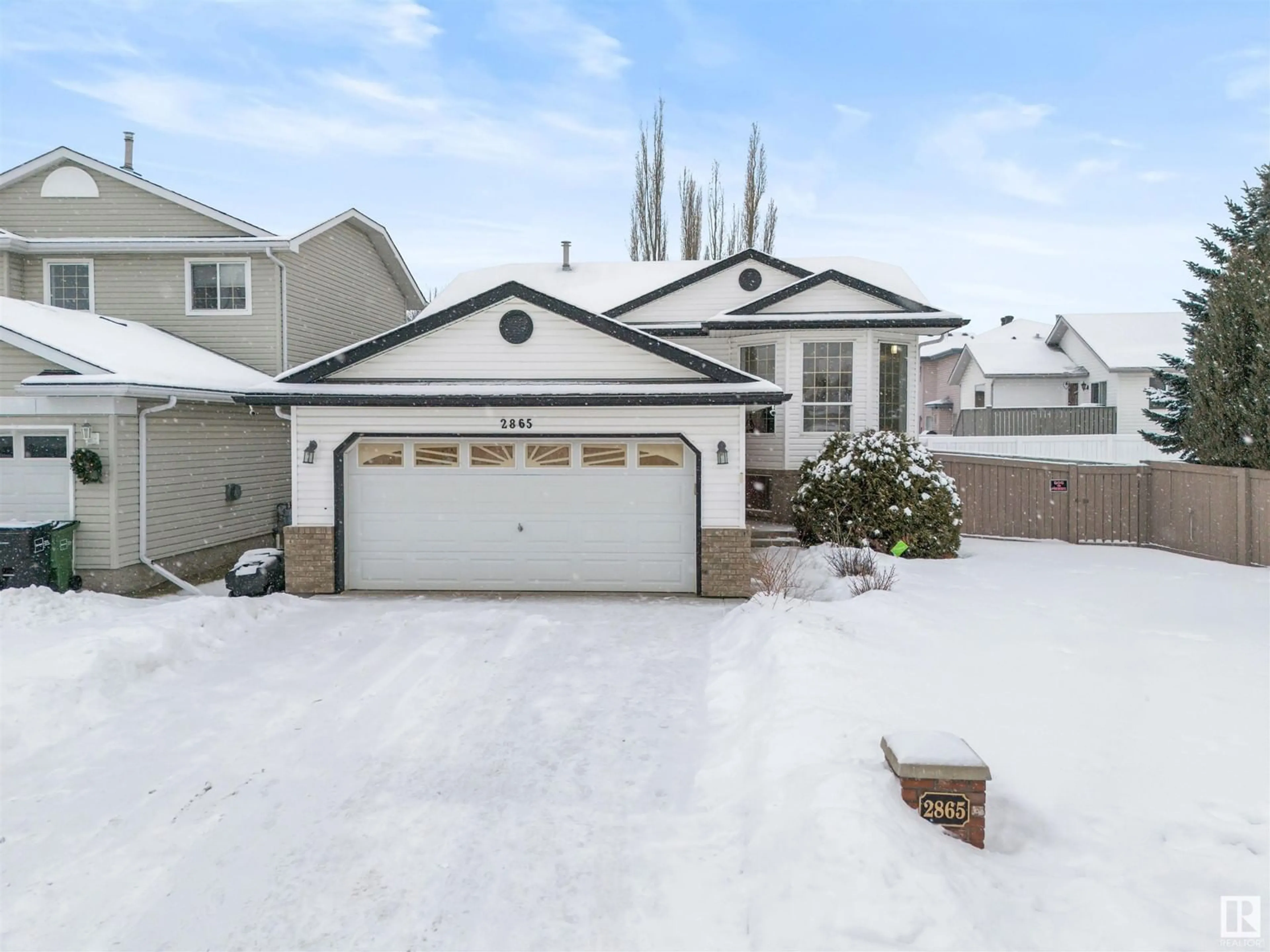 Home with vinyl exterior material, street for 2865 41 Ave NW, Edmonton Alberta T6T1M4