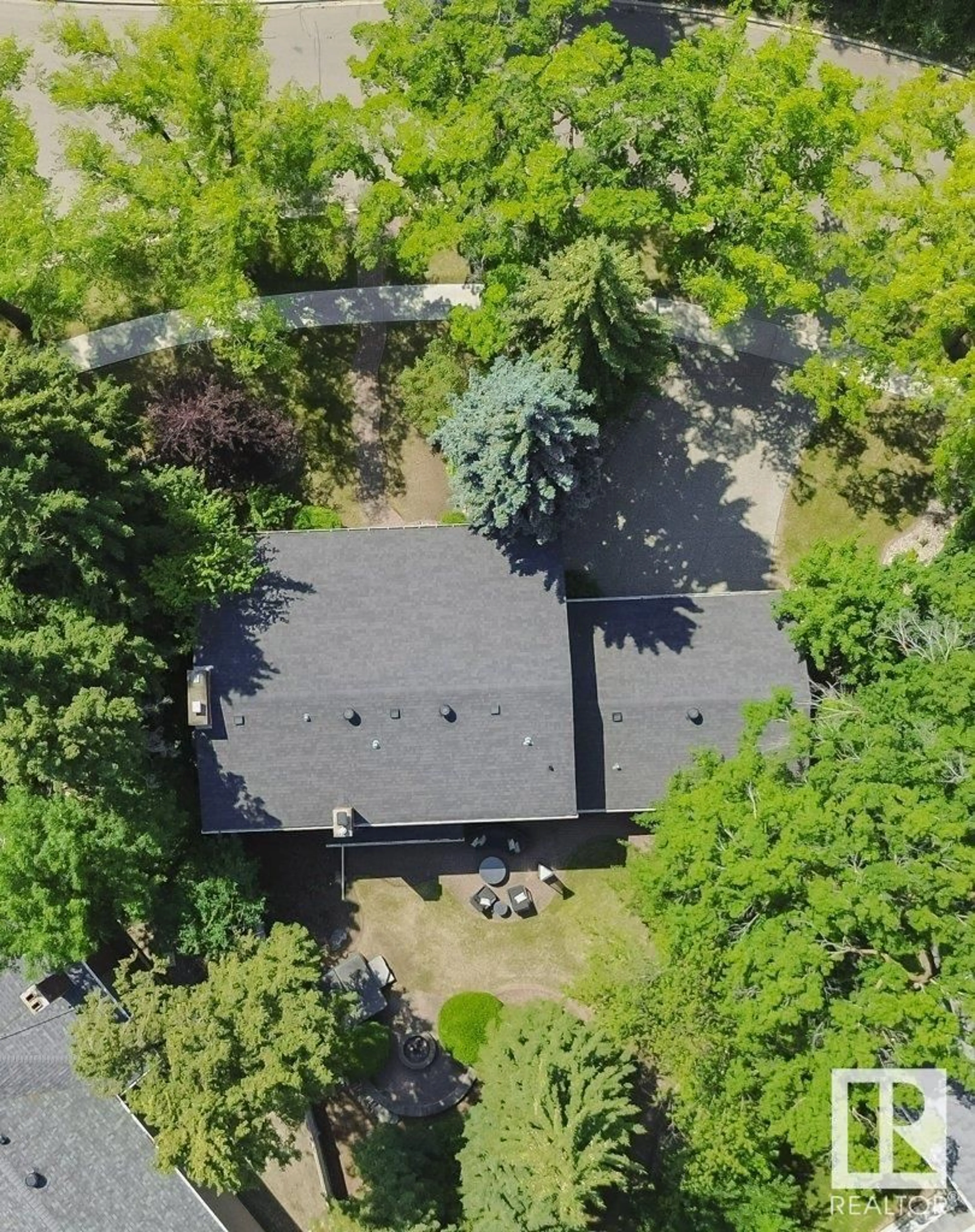 A pic from outside/outdoor area/front of a property/back of a property/a pic from drone, street for 24 WELLINGTON CR NW, Edmonton Alberta T5N3V2