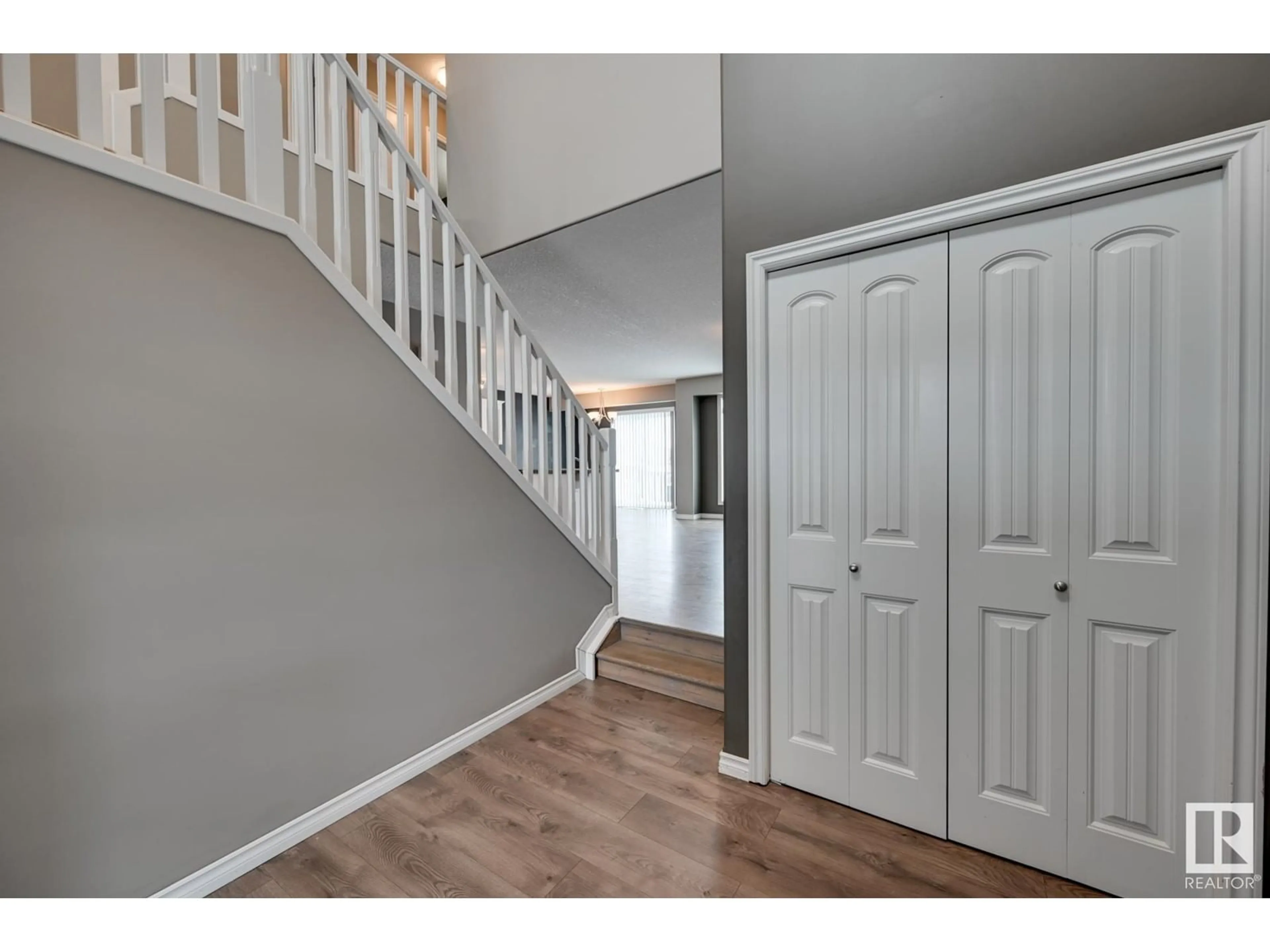 Indoor entryway for 21 ROCKLEY PL, Fort Saskatchewan Alberta T8L0E7