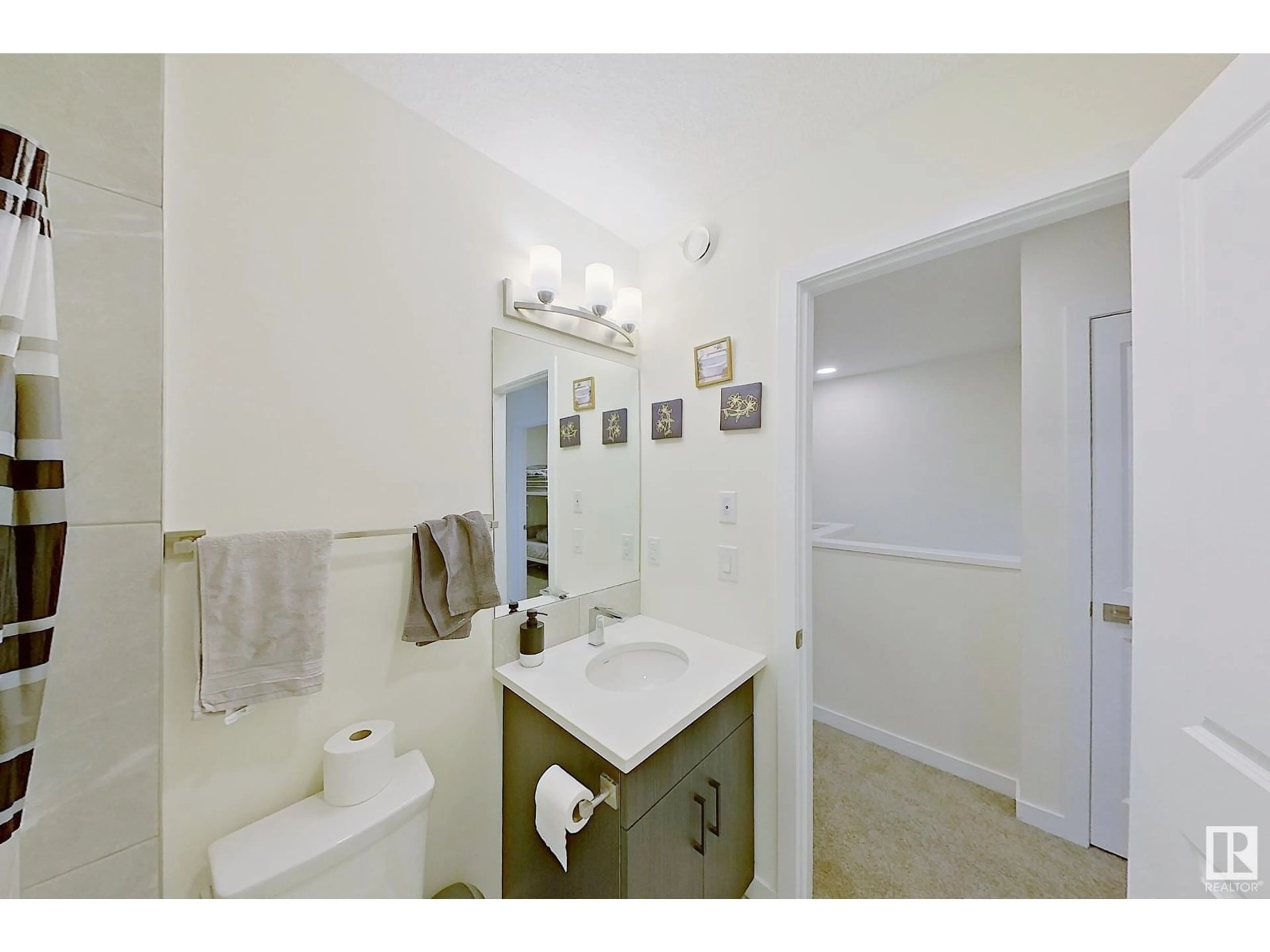 Standard bathroom, ceramic/tile floor for 8003-579 120 AV NW, Edmonton Alberta T5B2N7