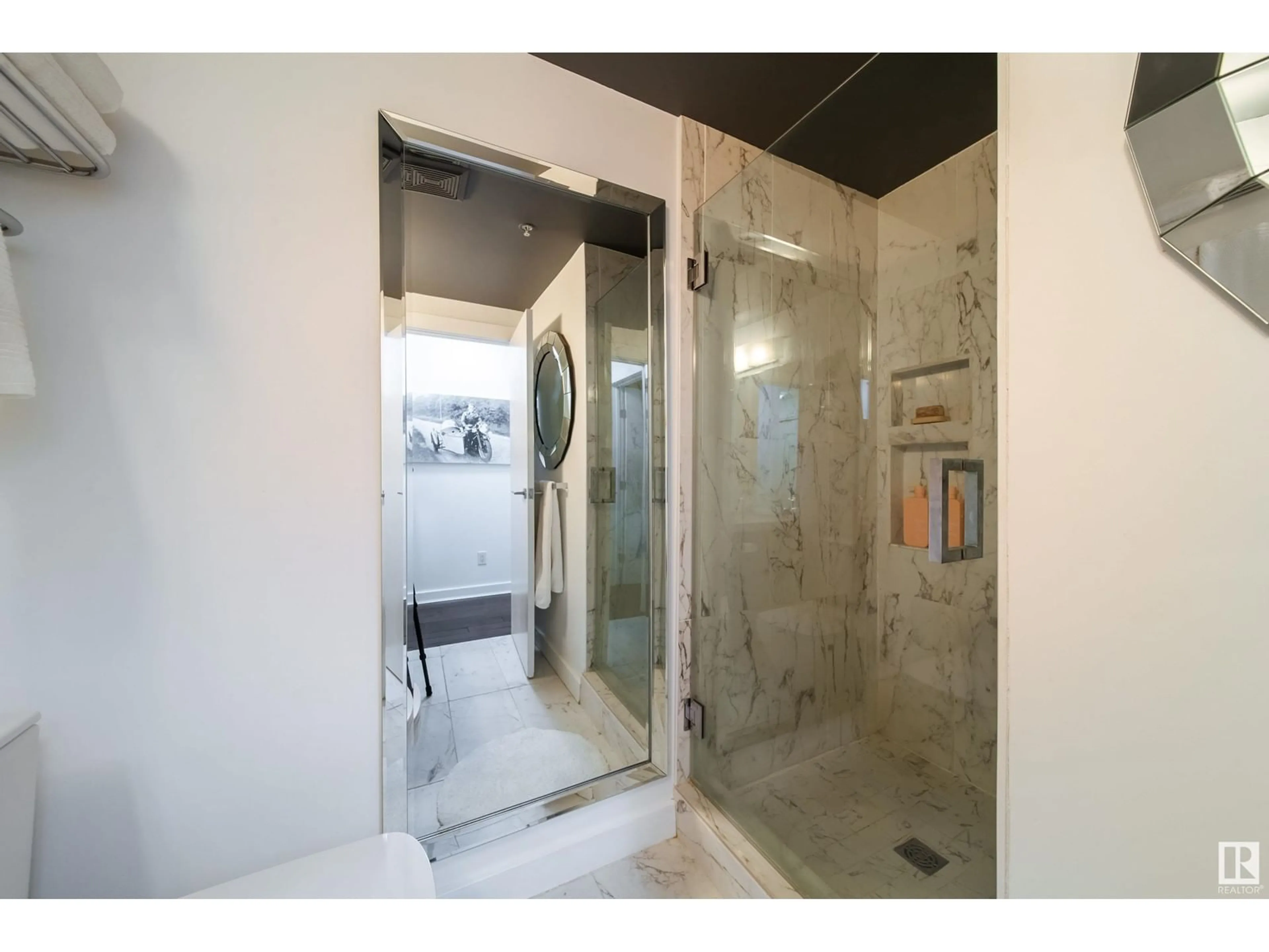 Contemporary bathroom, ceramic/tile floor for #1504 10152 104 ST NW NW, Edmonton Alberta T5J0B6