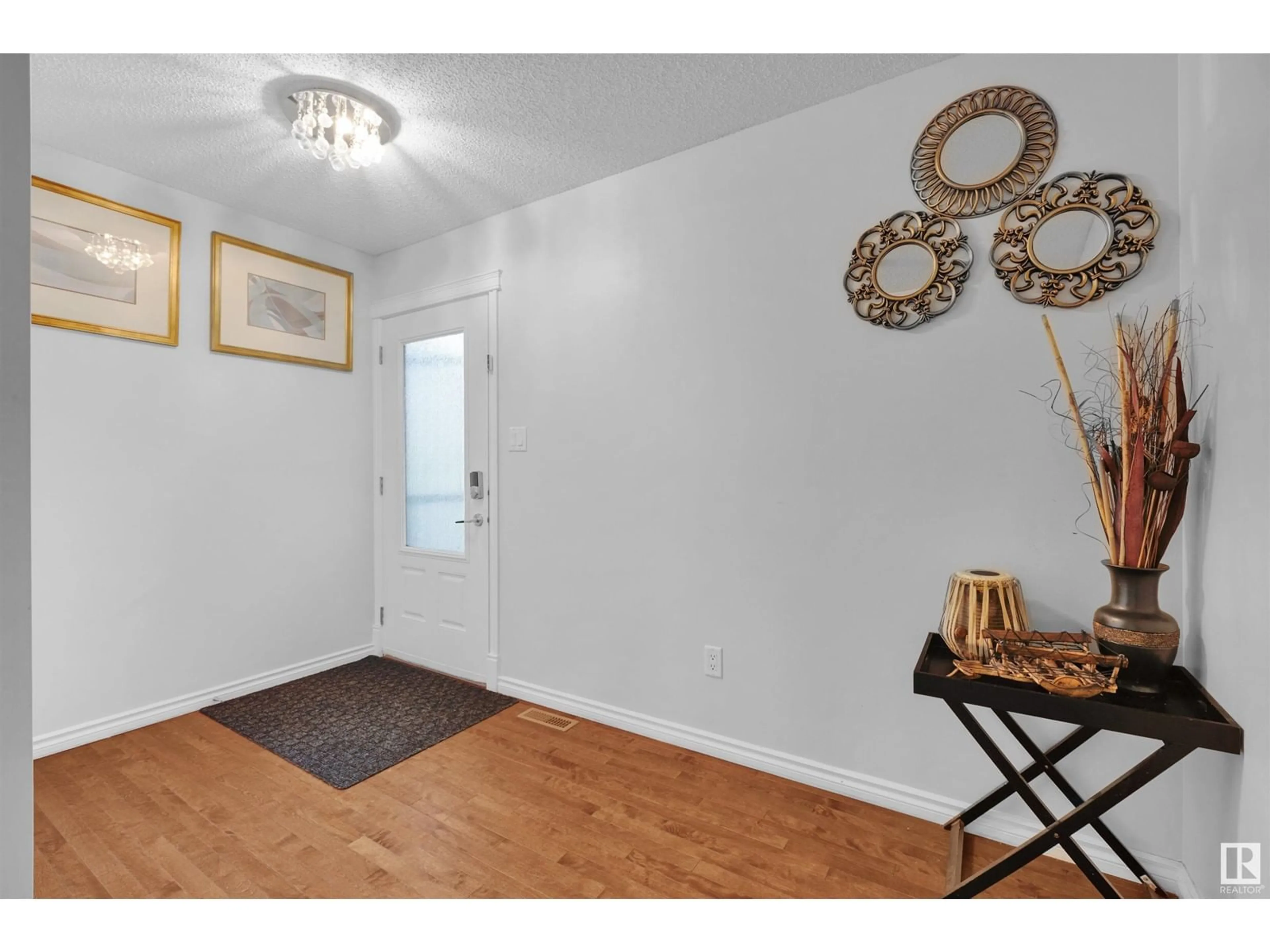 Indoor entryway for 1785 28 ST NW NW, Edmonton Alberta T6T0S7