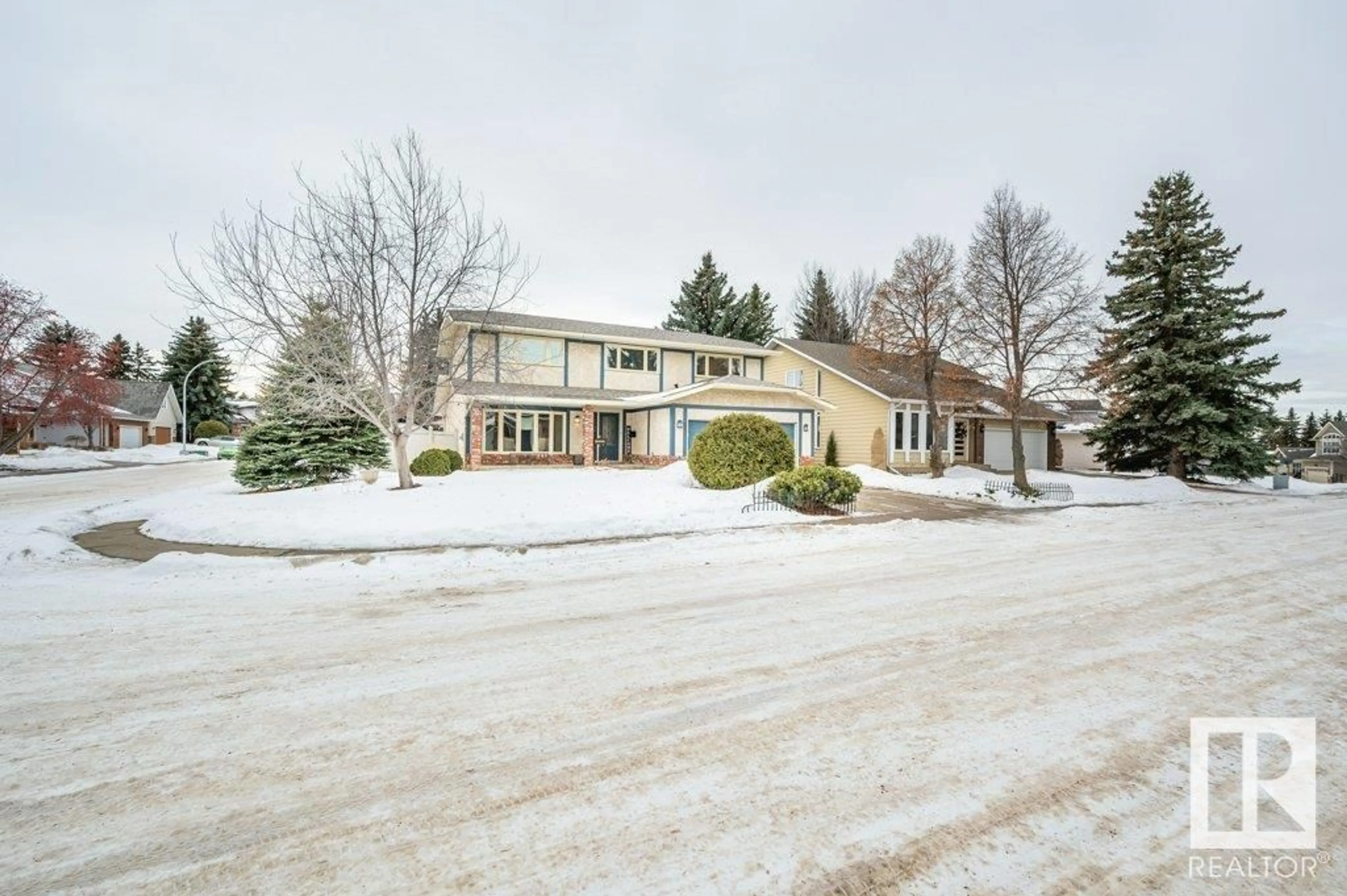 Indoor foyer for 960 RICE RD NW, Edmonton Alberta T6R1A1