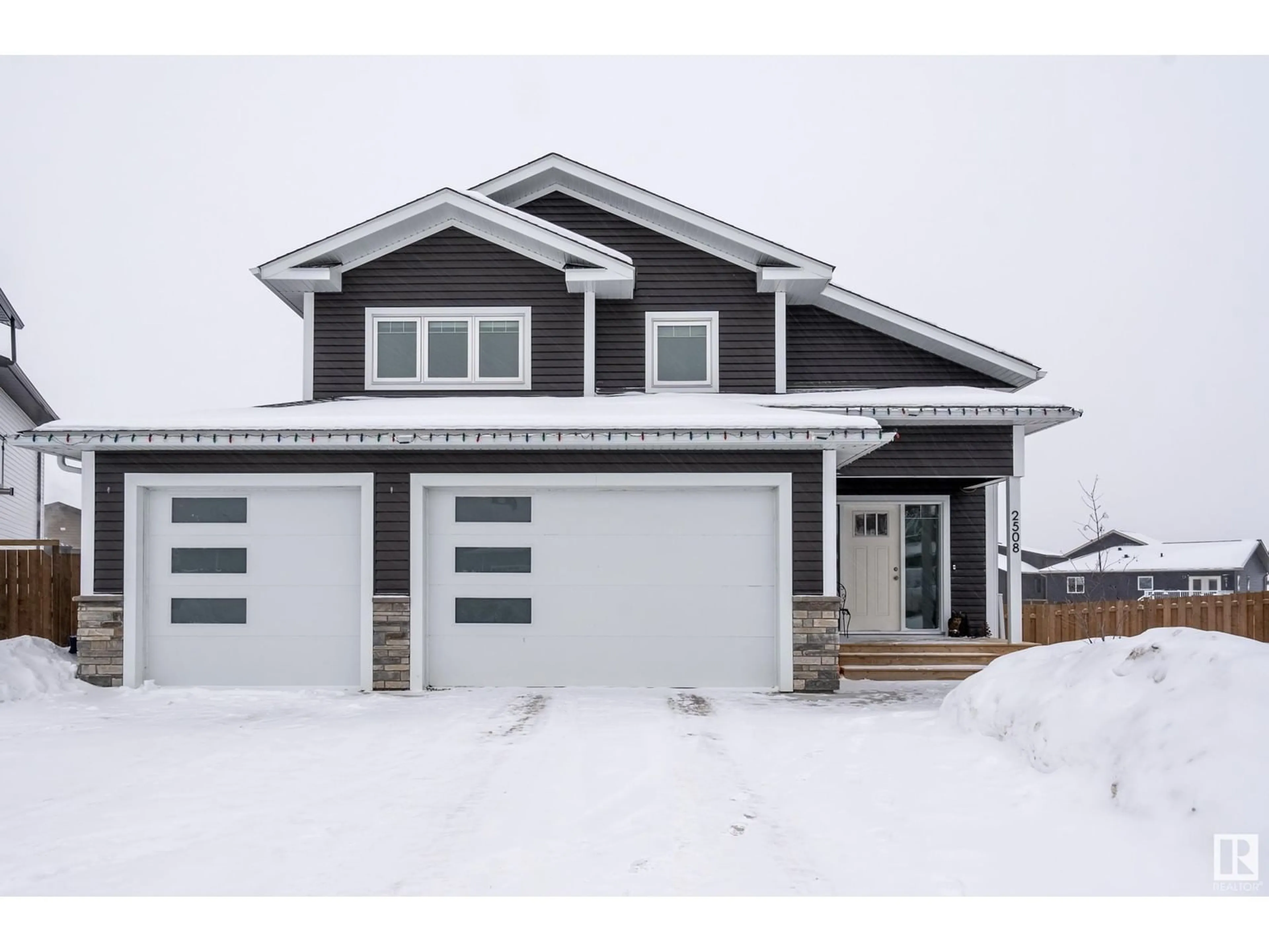 Home with vinyl exterior material, street for 2508 Yoho IN, Cold Lake Alberta T9M0K1