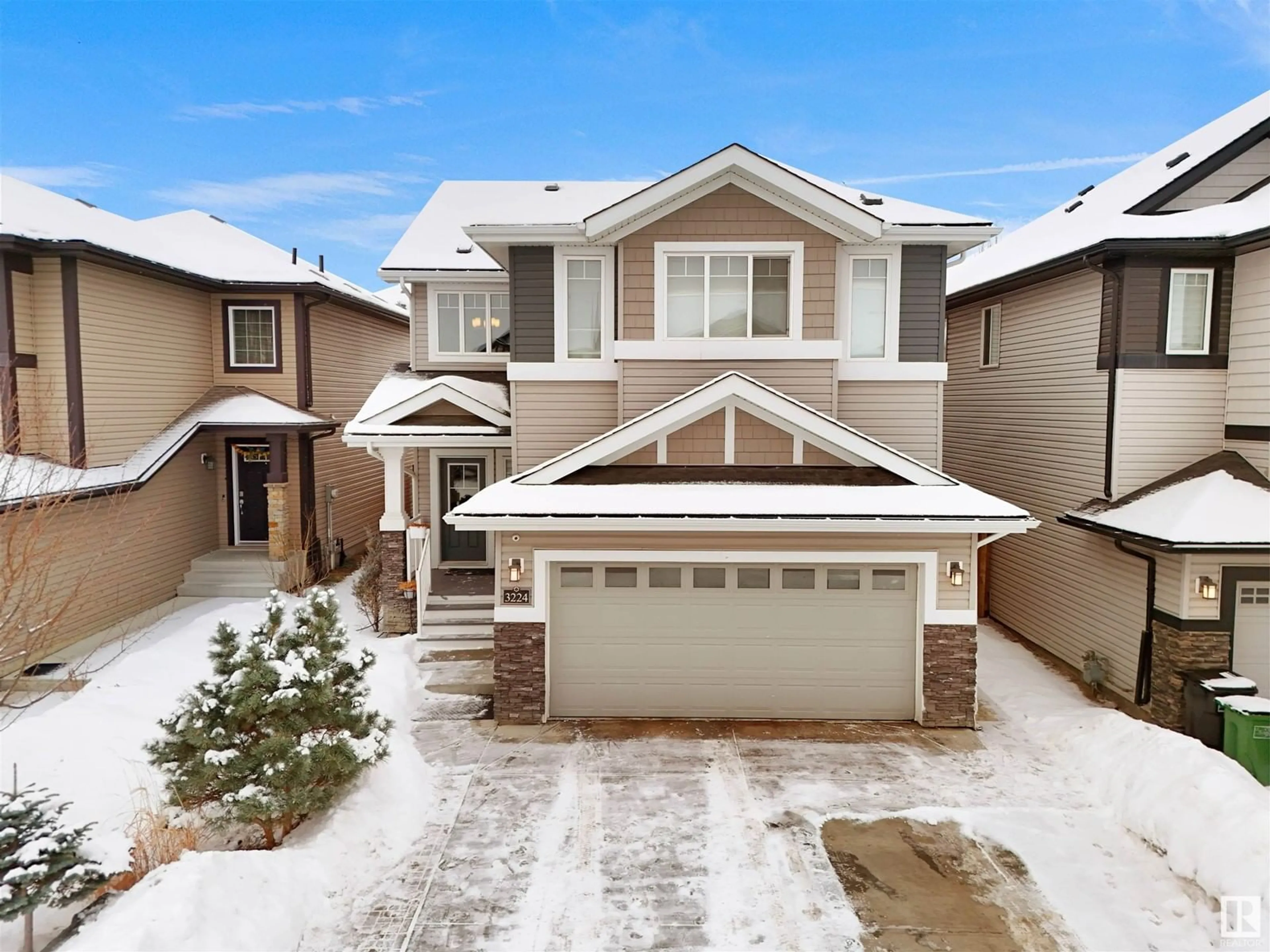 A pic from outside/outdoor area/front of a property/back of a property/a pic from drone, street for 3224 Abott Crescent SW SW, Edmonton Alberta T6W2V3