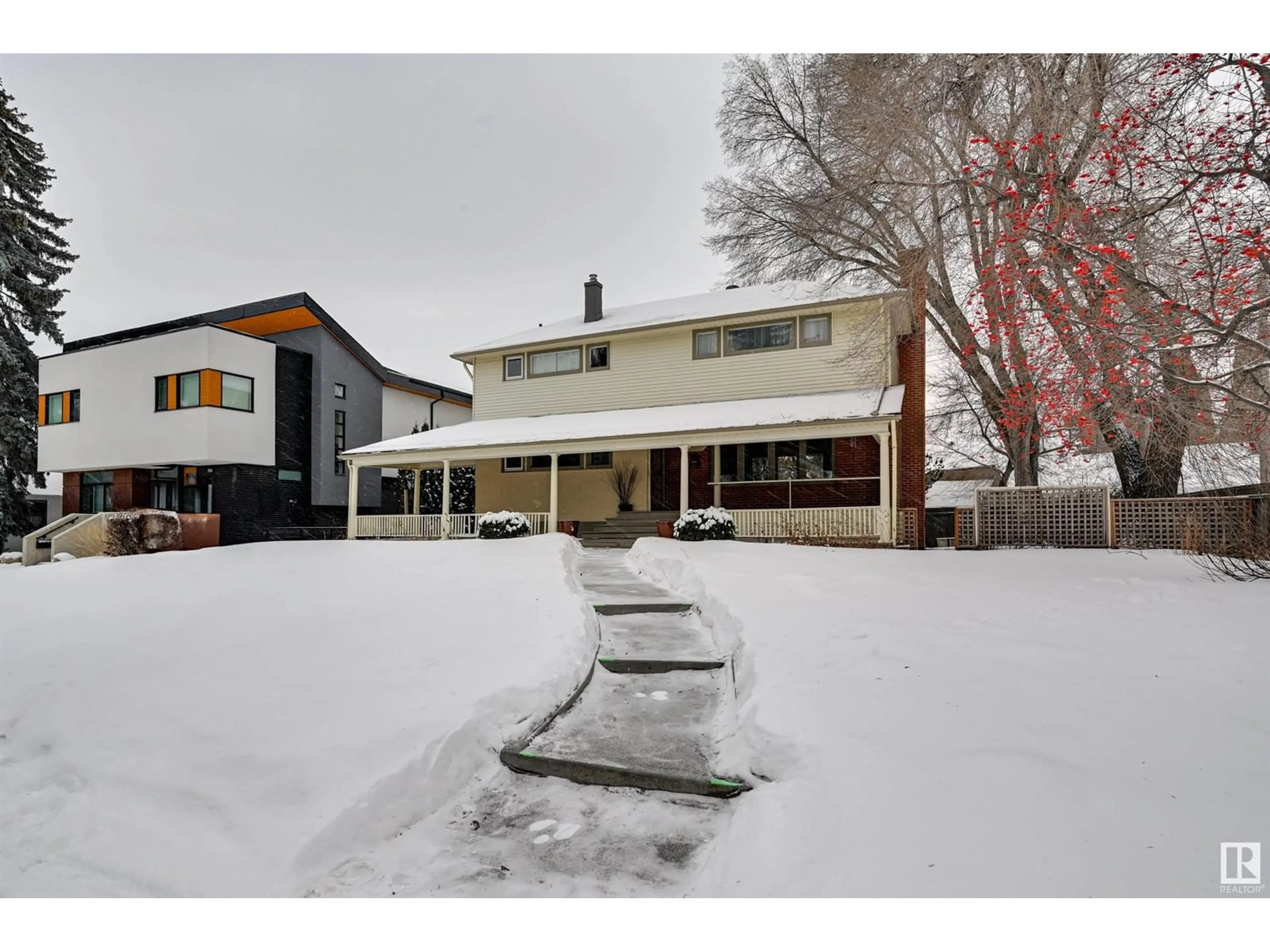 A pic from outside/outdoor area/front of a property/back of a property/a pic from drone, street for 13607 101 AV NW, Edmonton Alberta T5N0J4