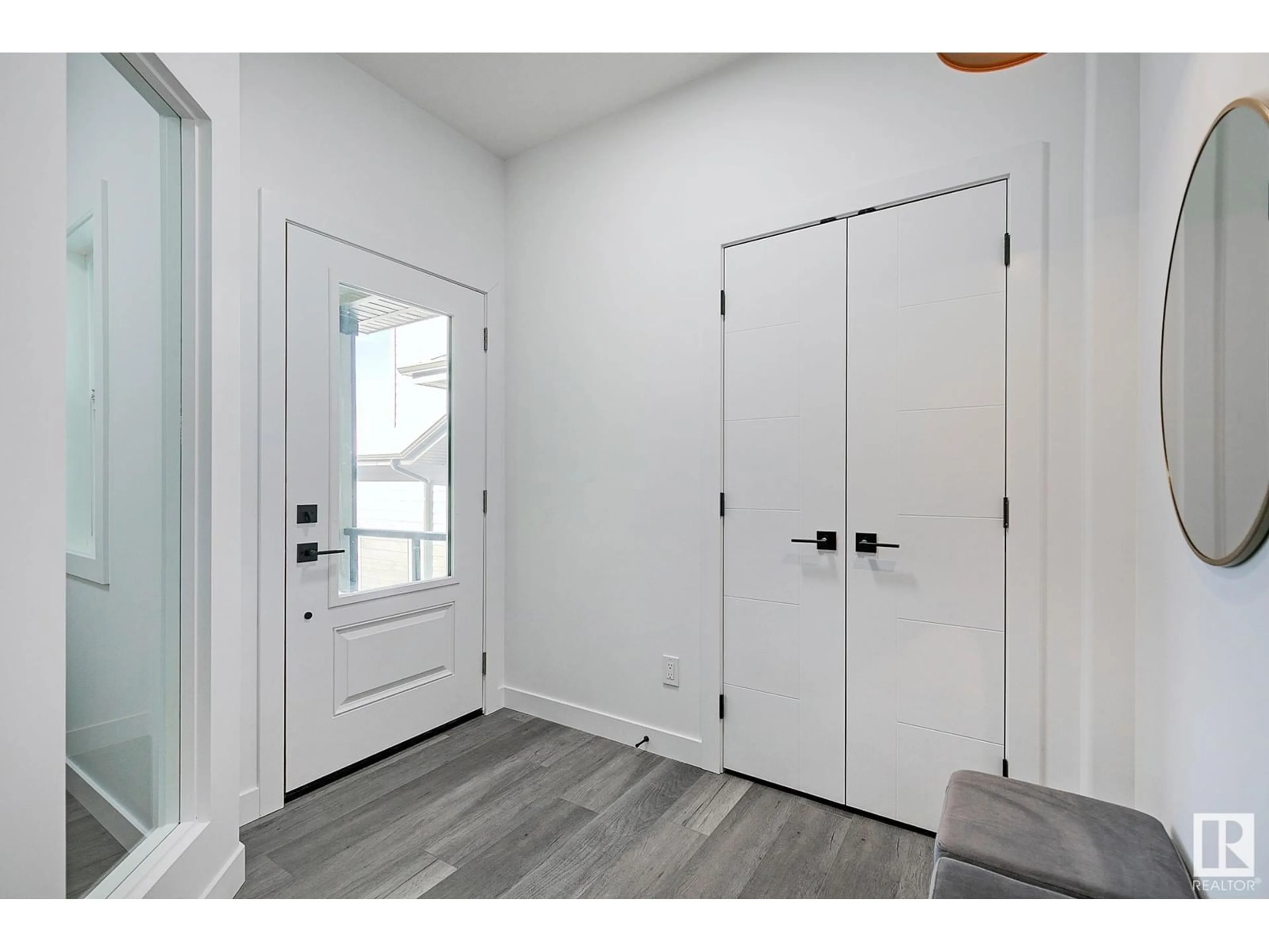 Indoor entryway for 6630 CRAWFORD LANDING LD SW, Edmonton Alberta T6W4L5