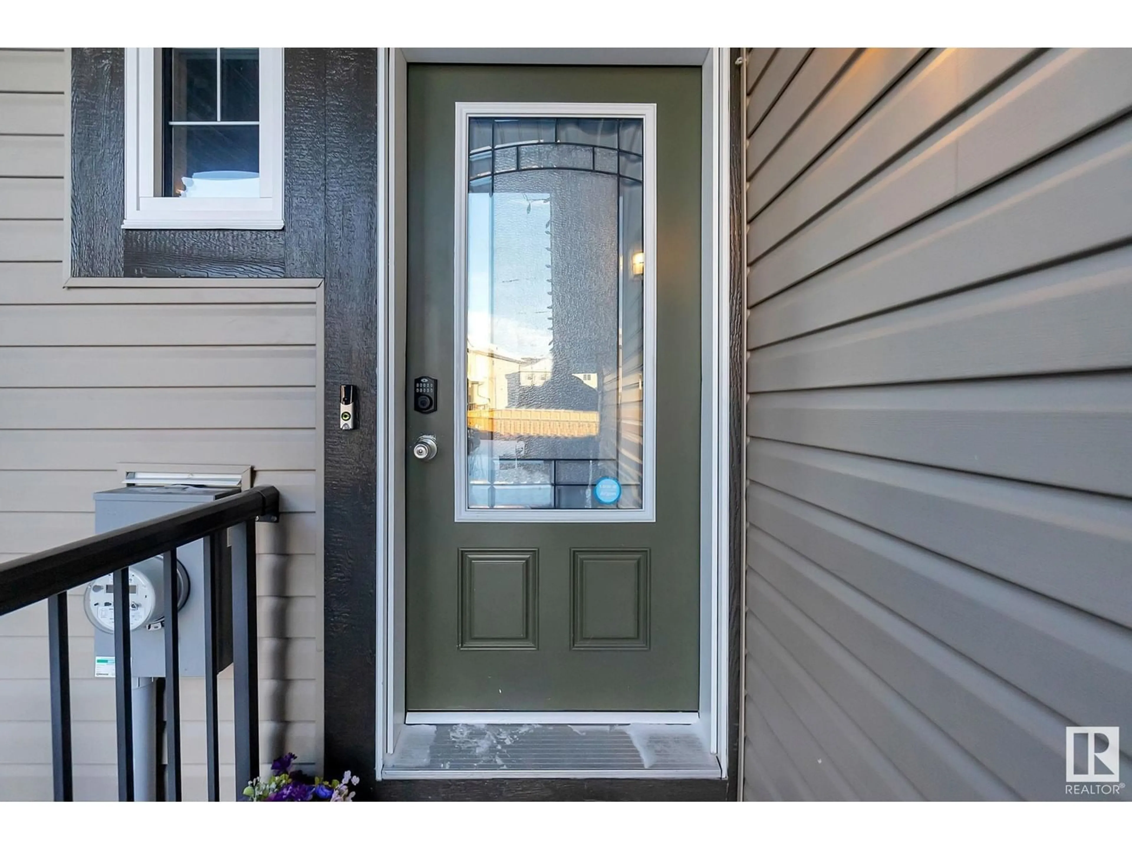 Indoor entryway for 9055 COOPER LINK LI SW, Edmonton Alberta T6W4A4