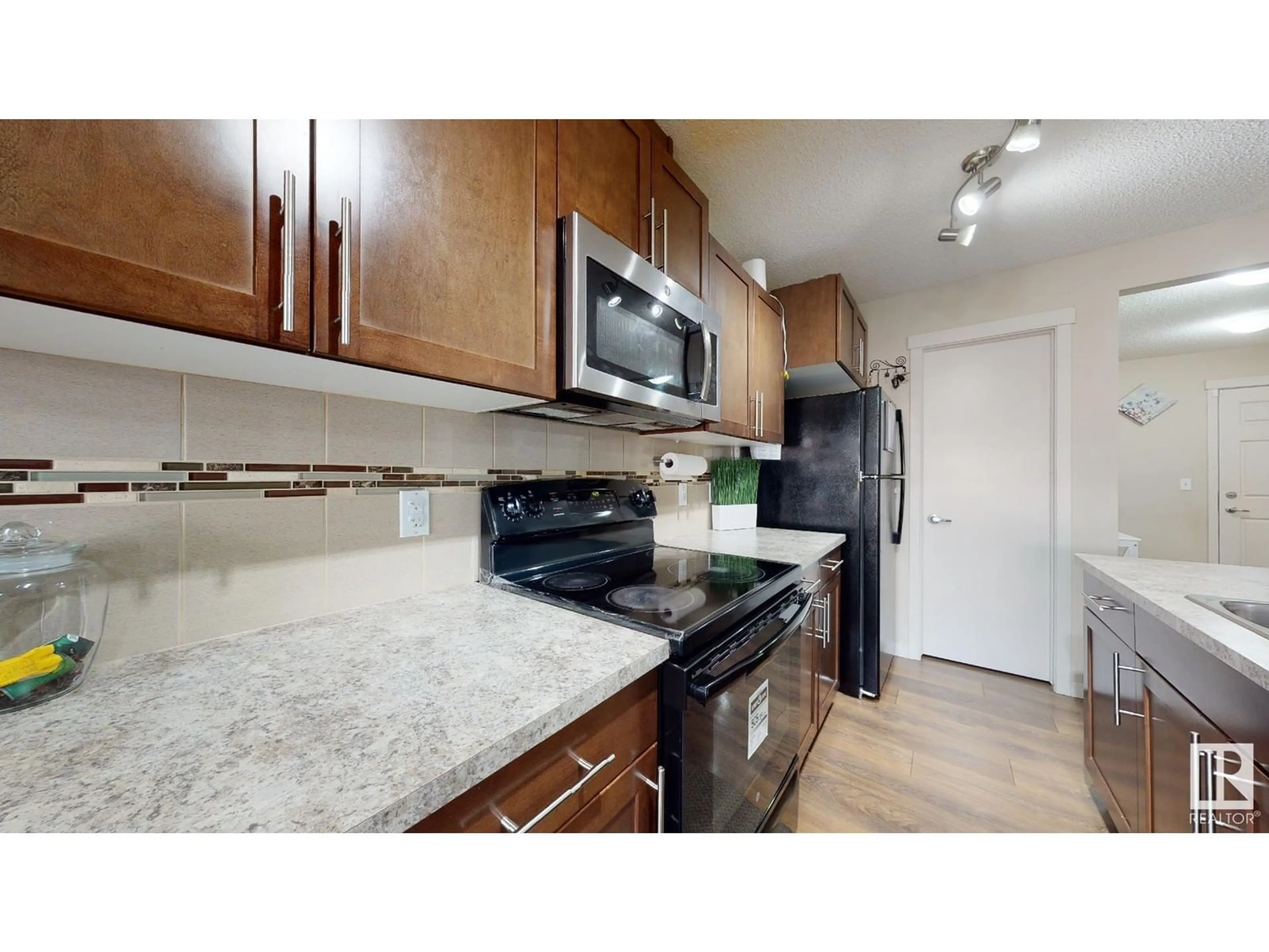 Standard kitchen, unknown for 3016 16 AV NW, Edmonton Alberta T6T0T9