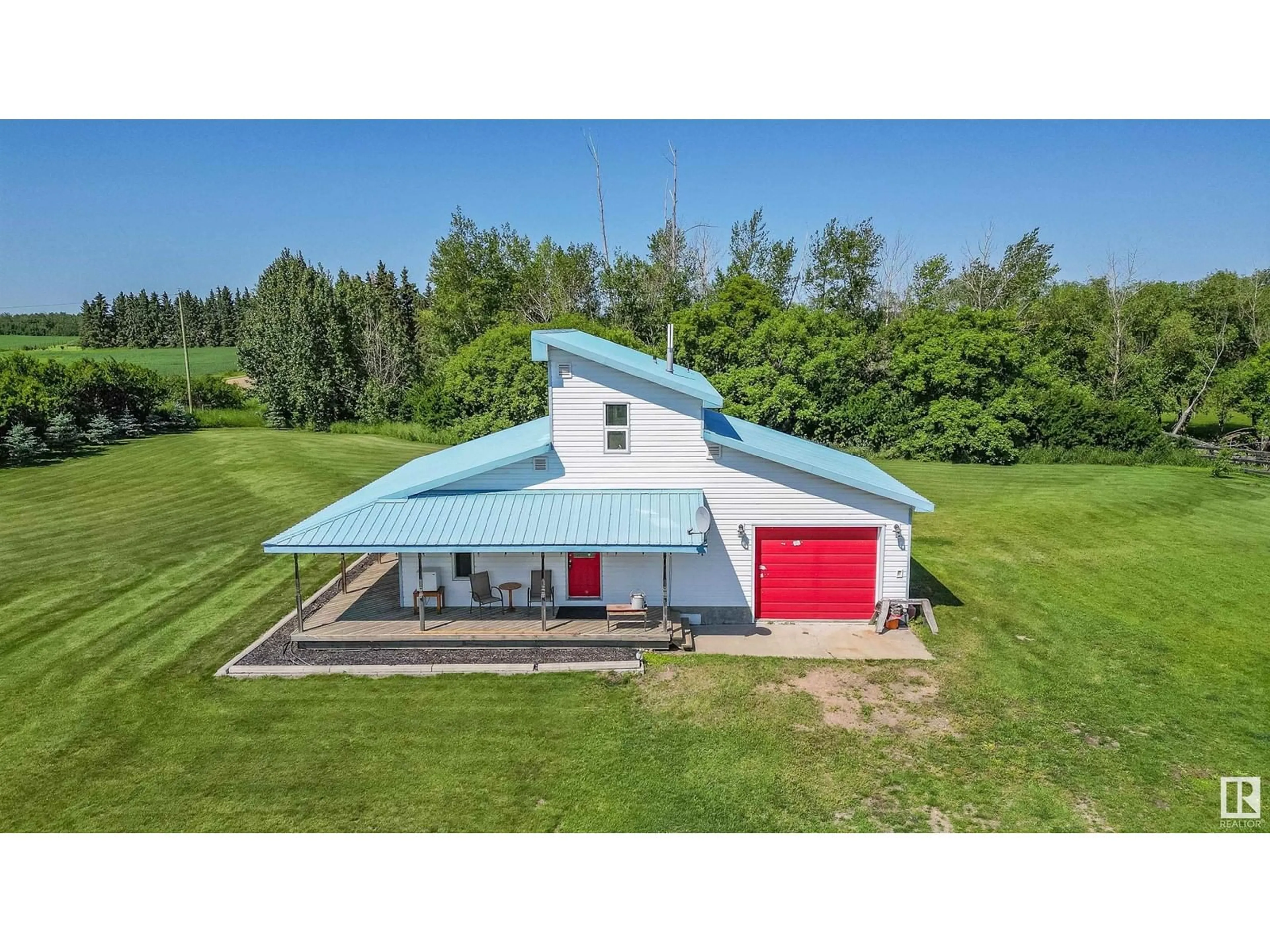 A pic from outside/outdoor area/front of a property/back of a property/a pic from drone, building for 201058 TWP RD 572, Rural Lamont County Alberta T0N0S0