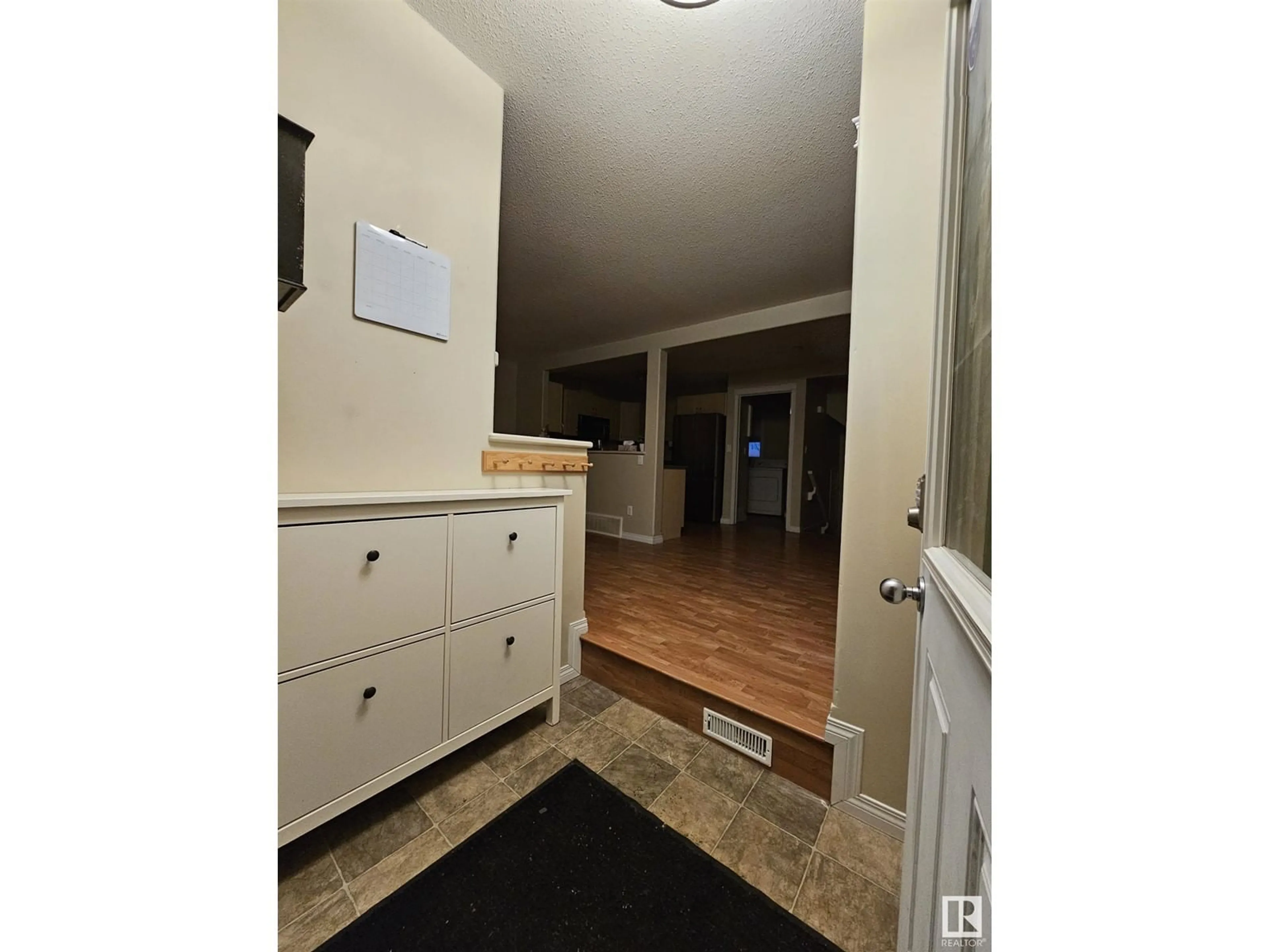 Indoor entryway for 4108 47 ST, Drayton Valley Alberta T7A1G6