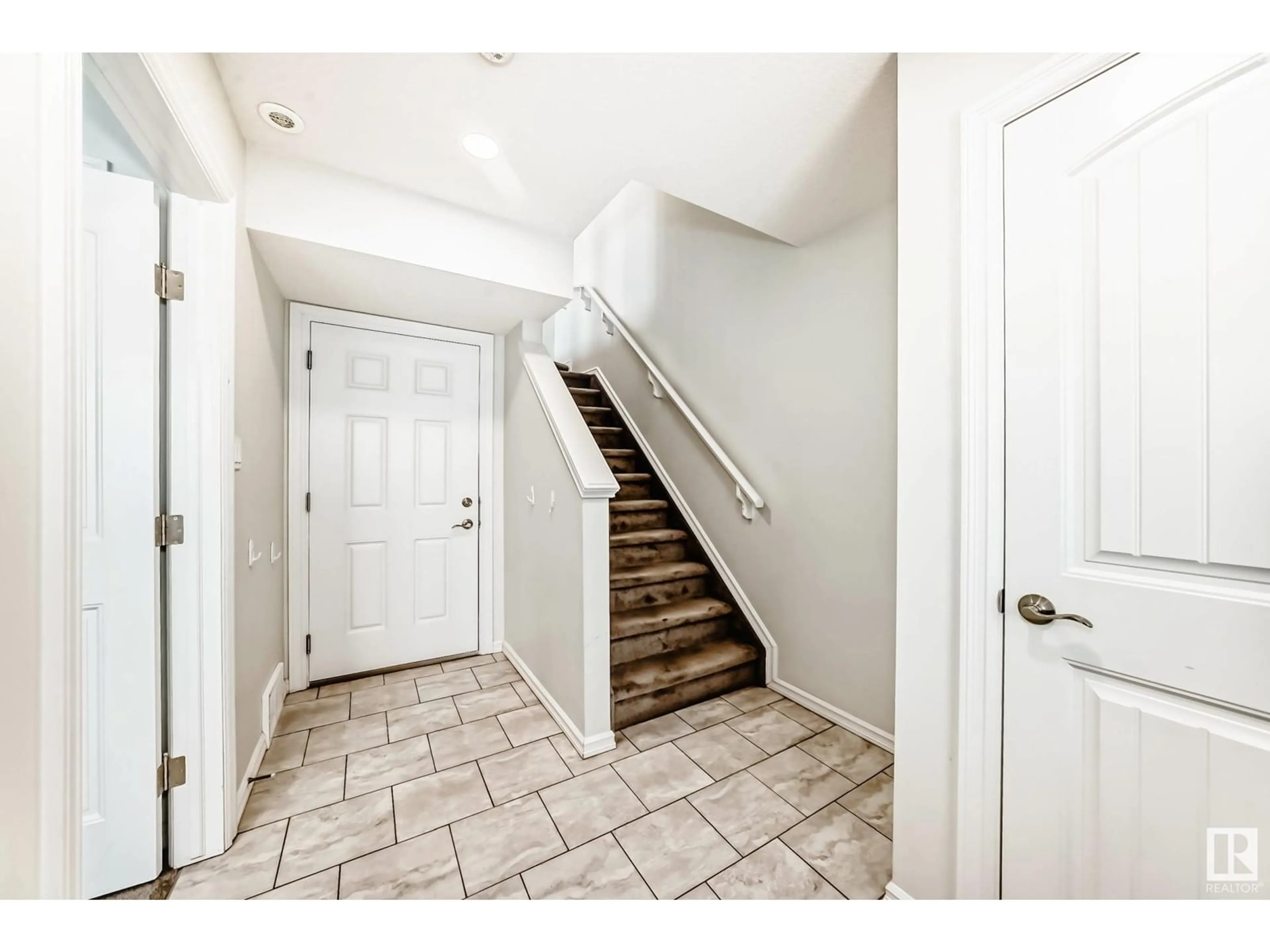 Indoor entryway for #47 2215 24 ST NW, Edmonton Alberta T6T1A6