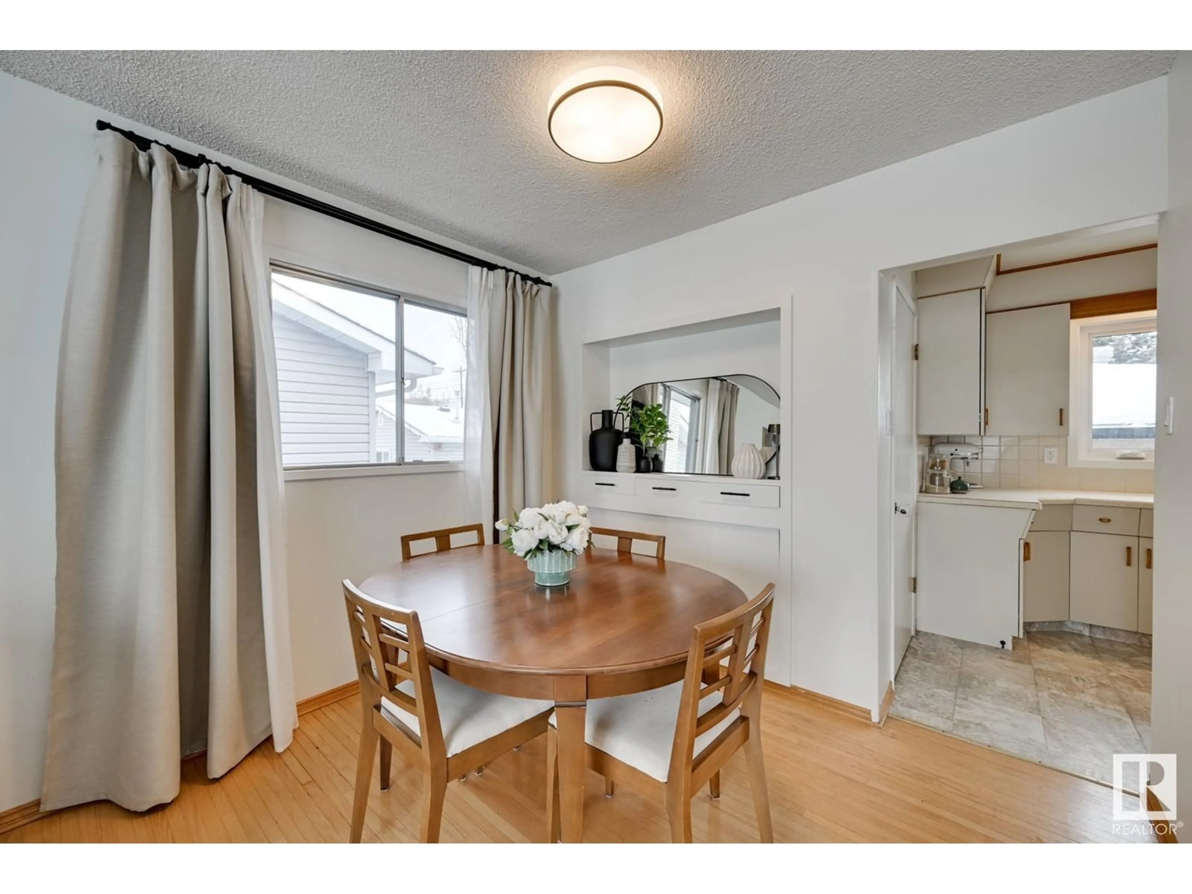 Dining room, wood/laminate floor for 6004 92 AV NW, Edmonton Alberta T6B0S4