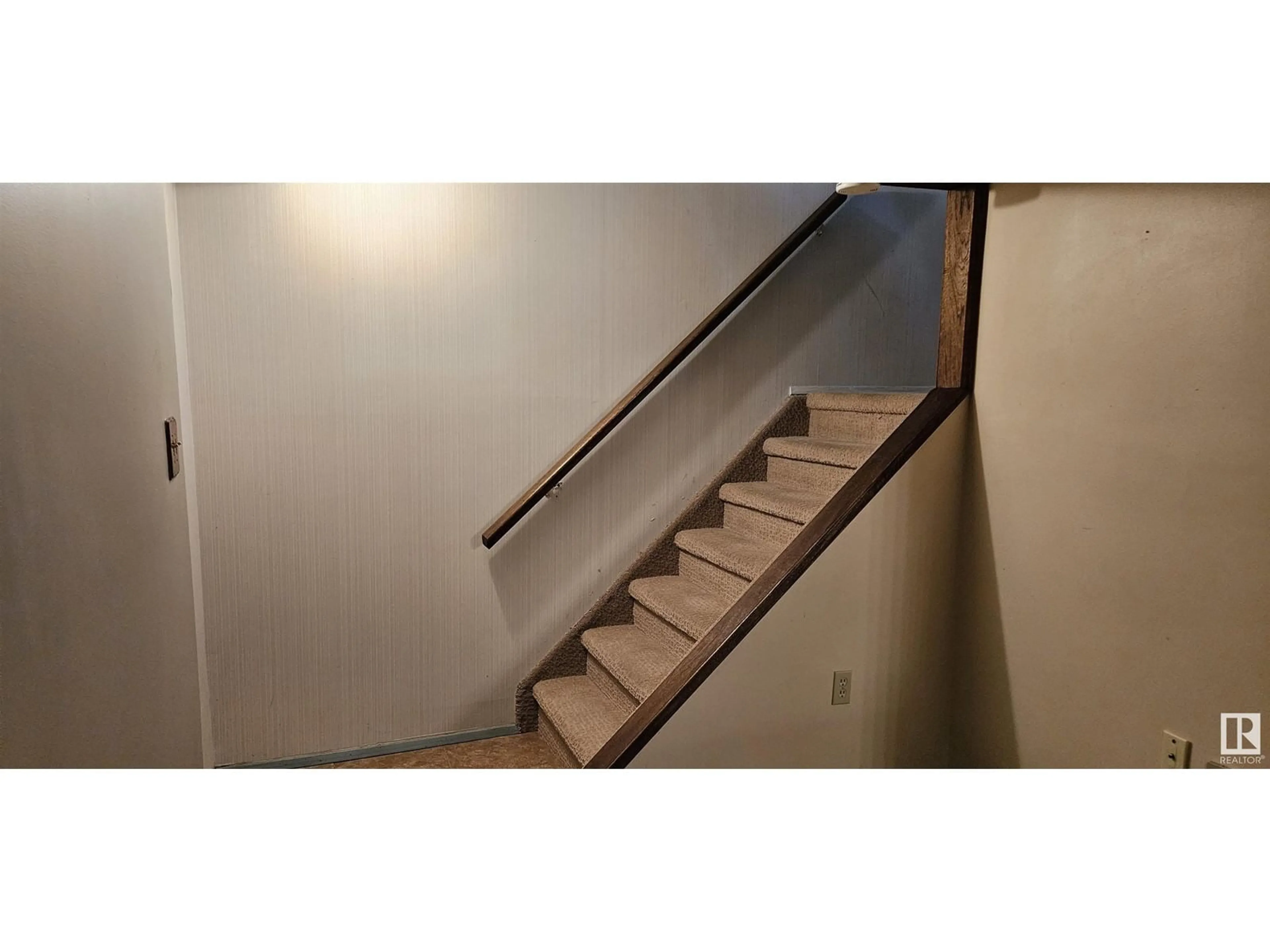 Stairs for 618 Woodbridge WY, Sherwood Park Alberta T8A4E4