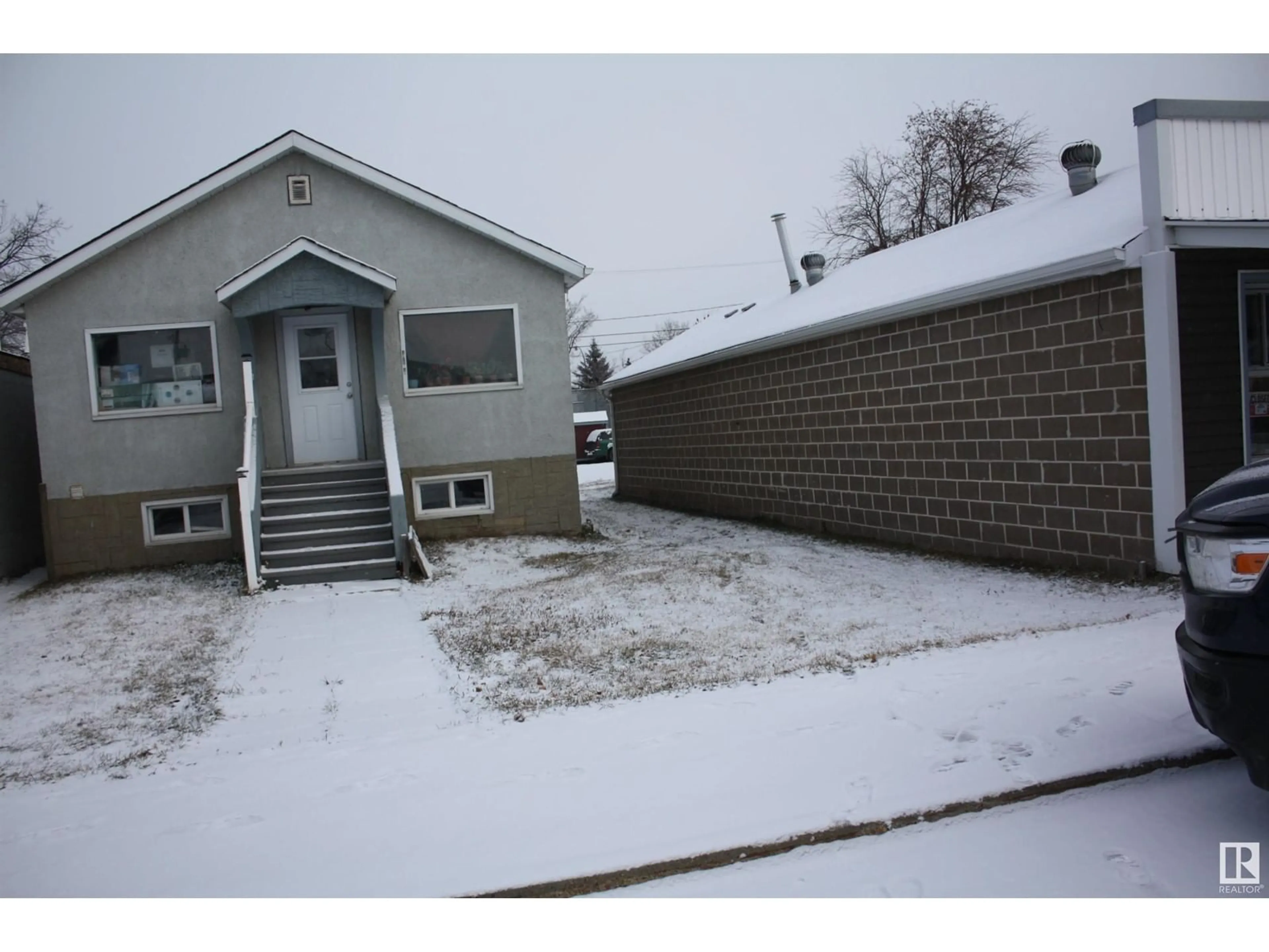 A pic from outside/outdoor area/front of a property/back of a property/a pic from drone, unknown for 4921 49 STREET, Redwater Alberta T0A2W0