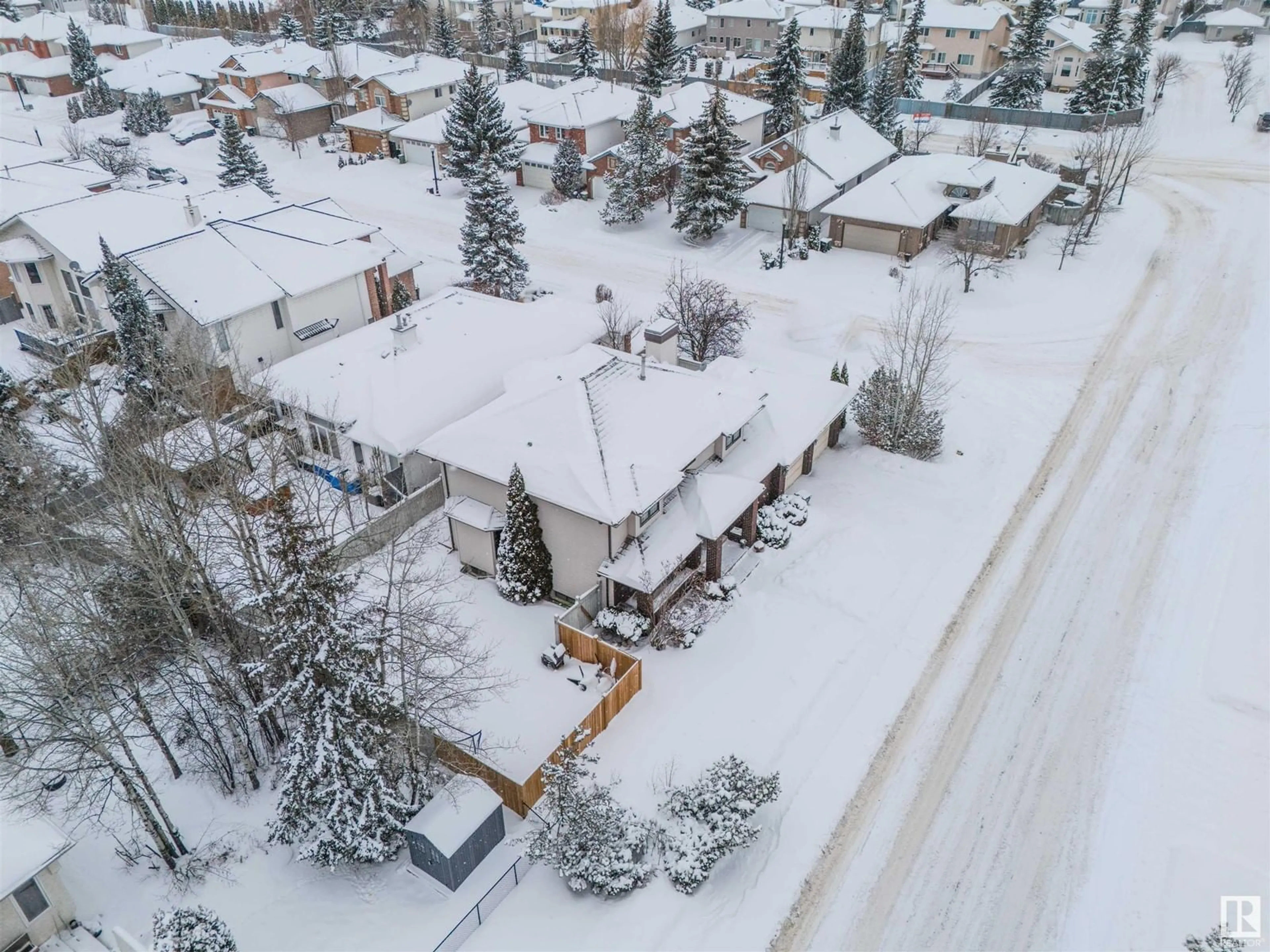 A pic from outside/outdoor area/front of a property/back of a property/a pic from drone, street for 228 WHISTON RD NW, Edmonton Alberta T6M2H6