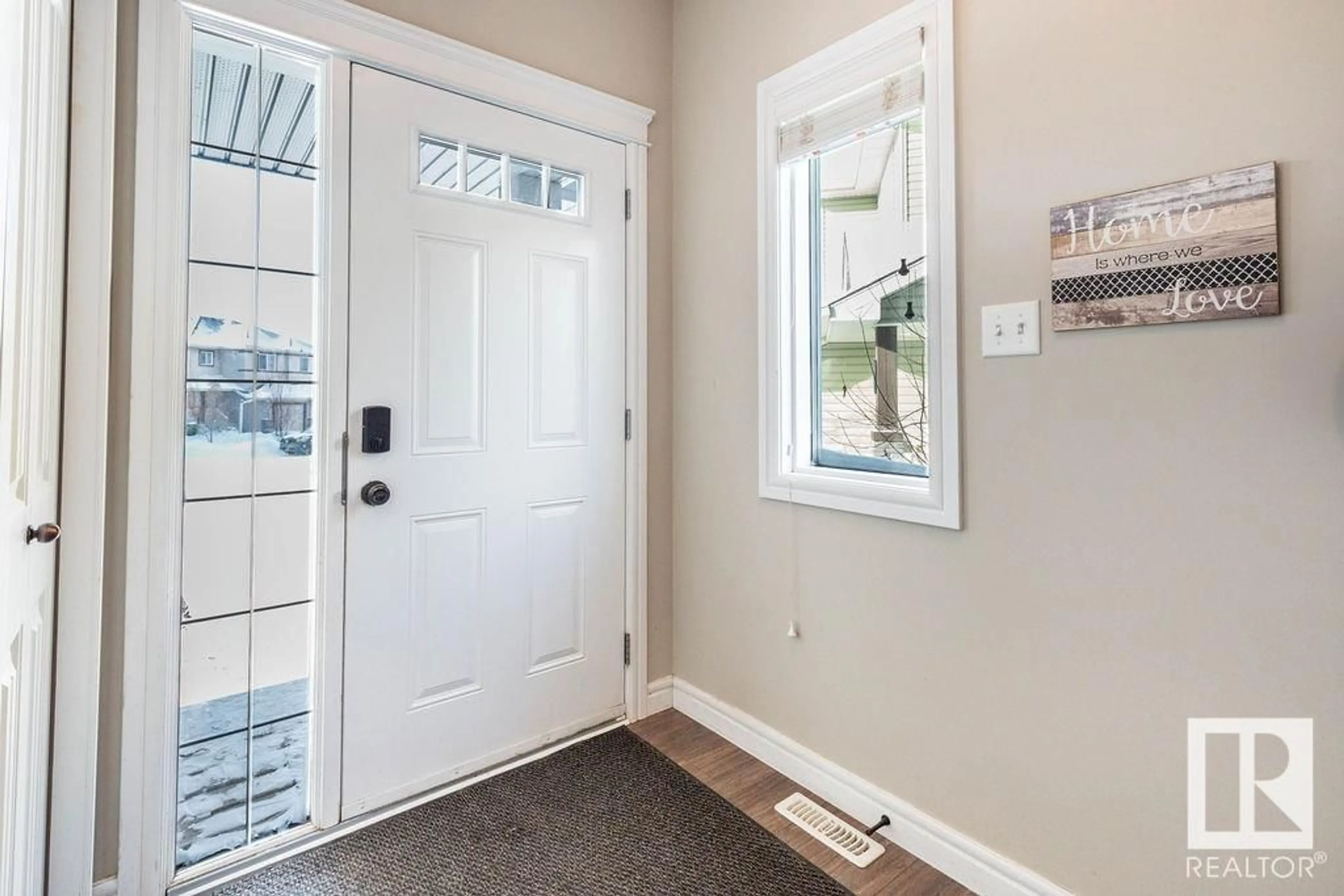 Indoor entryway for 11518 18A AV SW, Edmonton Alberta T6W2E6