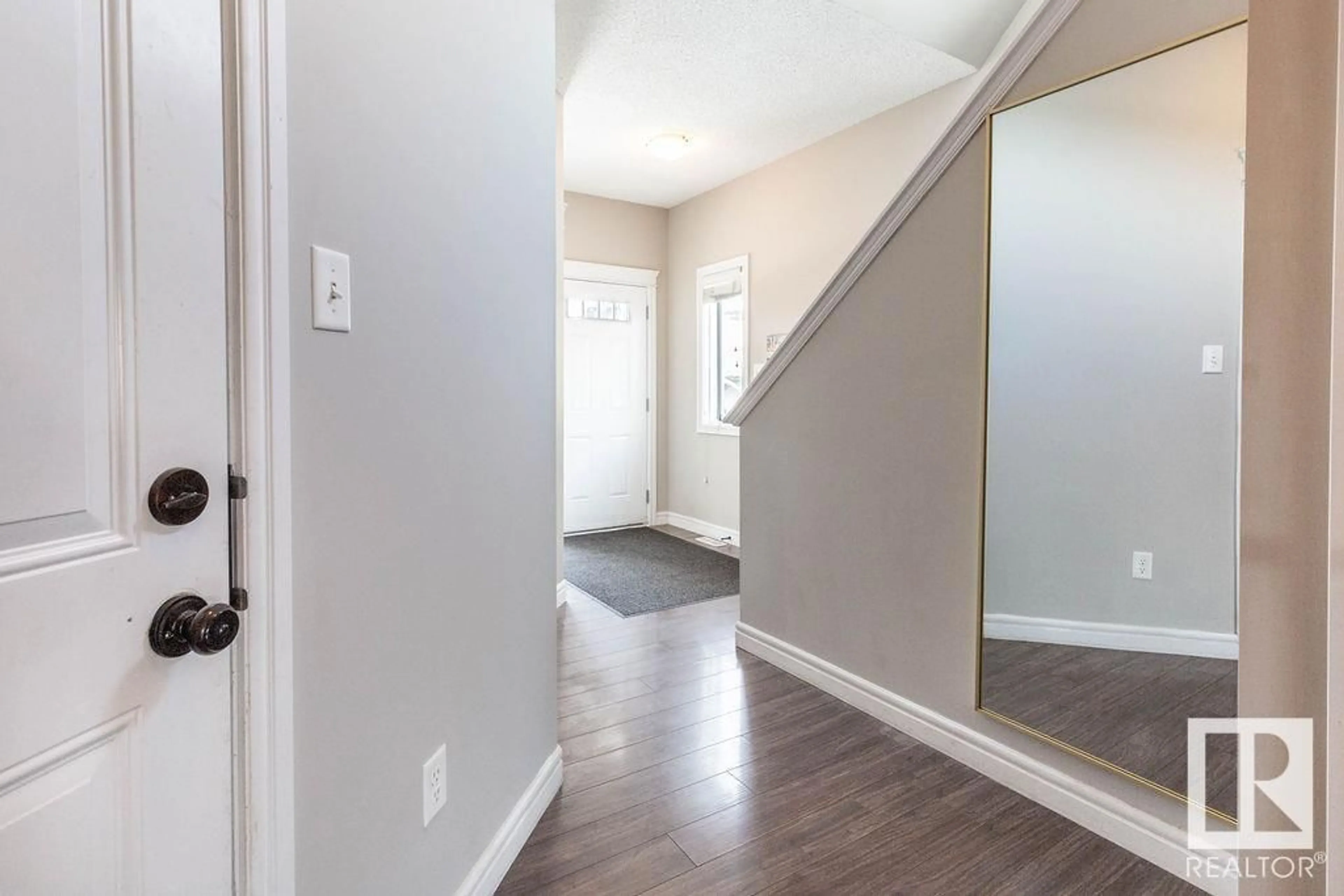 Indoor entryway for 11518 18A AV SW, Edmonton Alberta T6W2E6