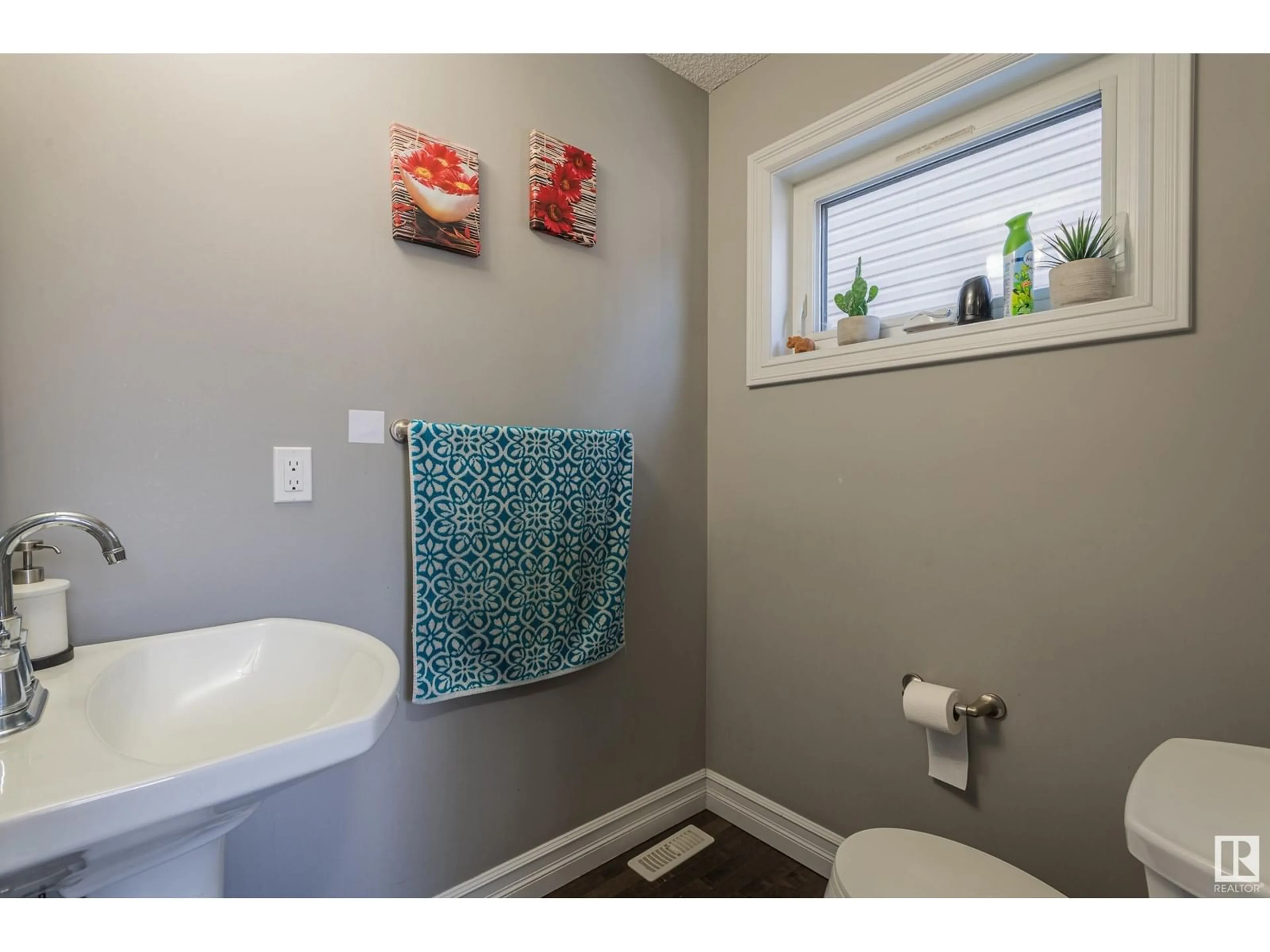 Standard bathroom, ceramic/tile floor for 1108 162 ST SW, Edmonton Alberta T6W2L1