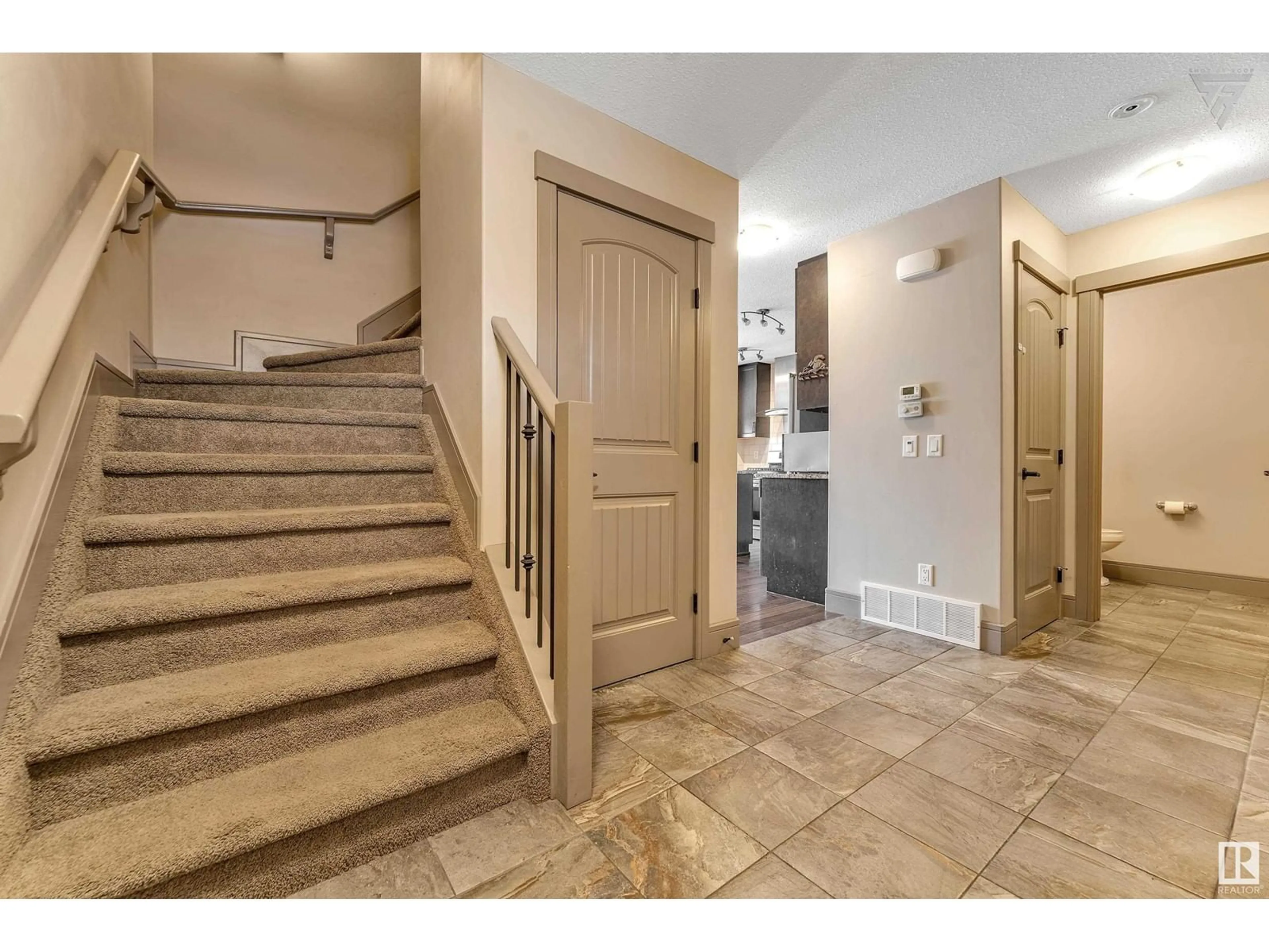 Indoor foyer for 3394 WEIDLE WY SW, Edmonton Alberta T6X1T3