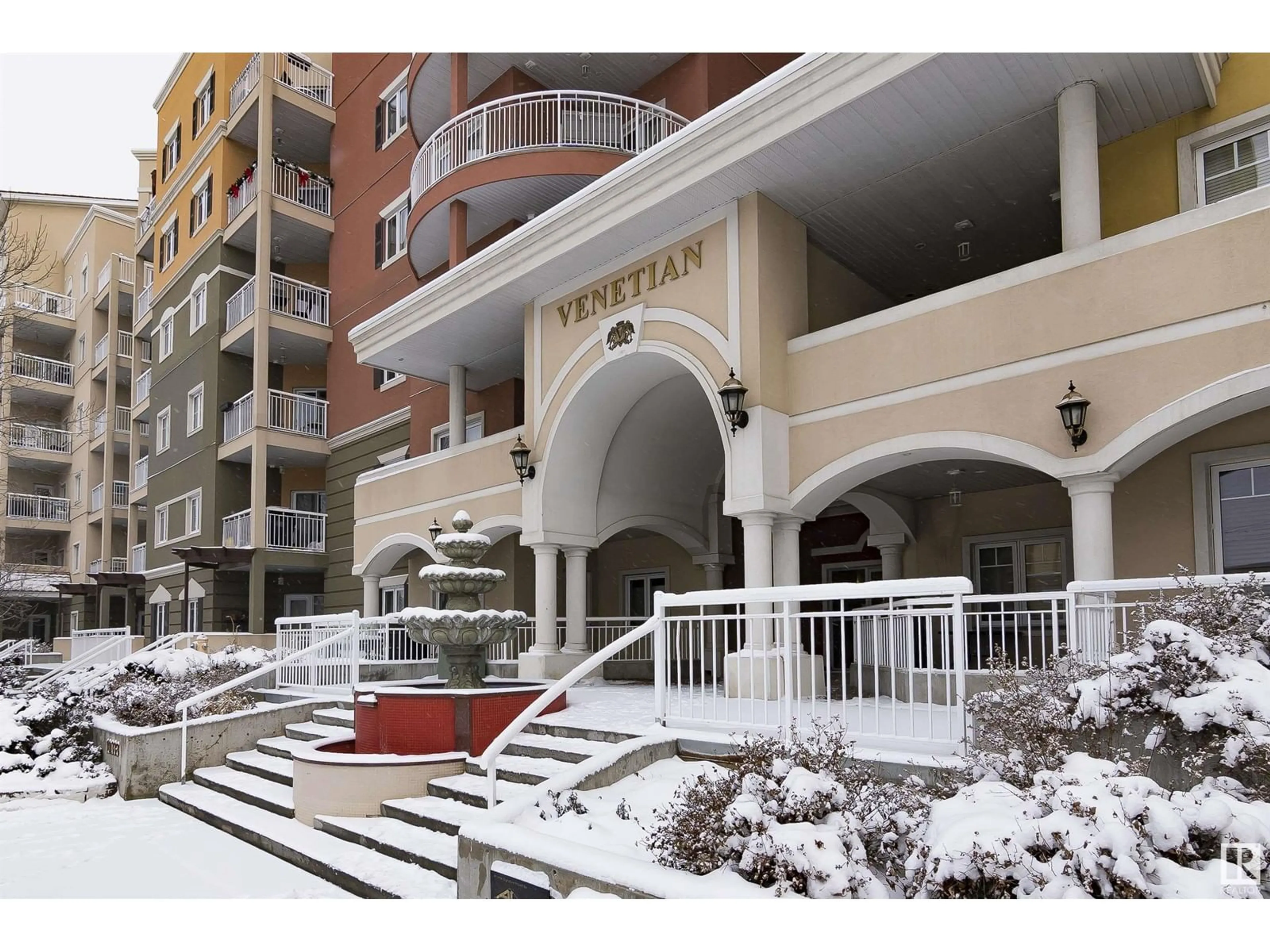 Indoor foyer for #111 10333 112 ST NW, Edmonton Alberta T5K0B4