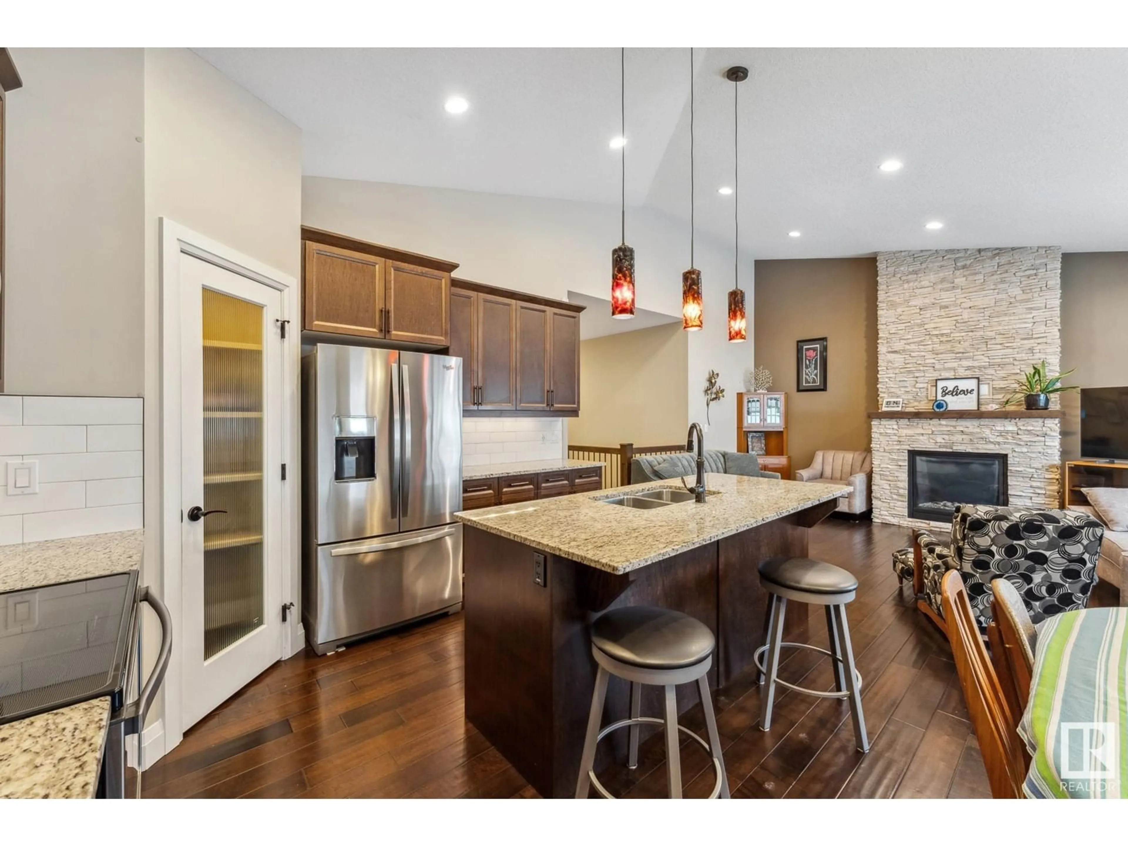 Open concept kitchen, unknown for 19 SIGNATURE CV, Sherwood Park Alberta T8H0W8