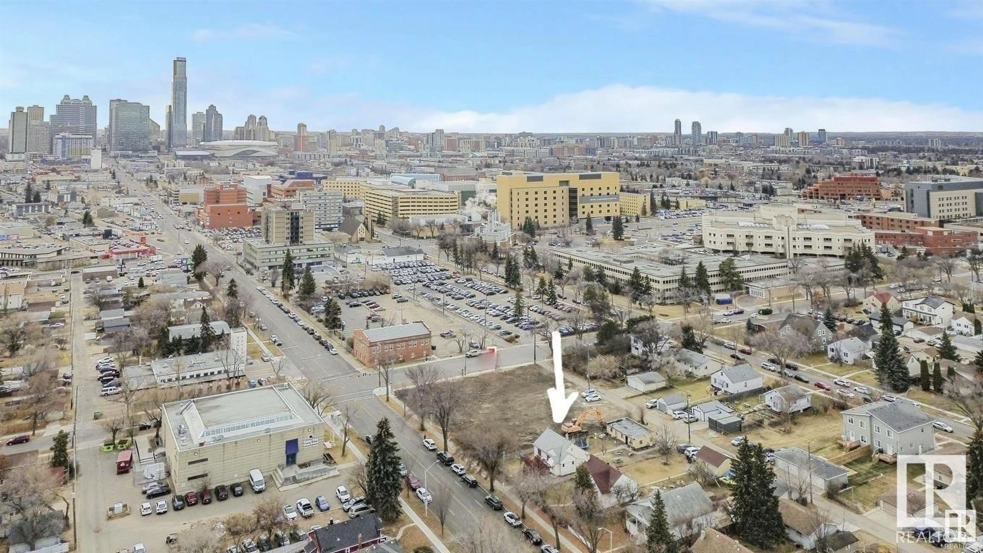 A pic from outside/outdoor area/front of a property/back of a property/a pic from drone, city buildings view from balcony for 11222 101 ST NW, Edmonton Alberta T5G2A5